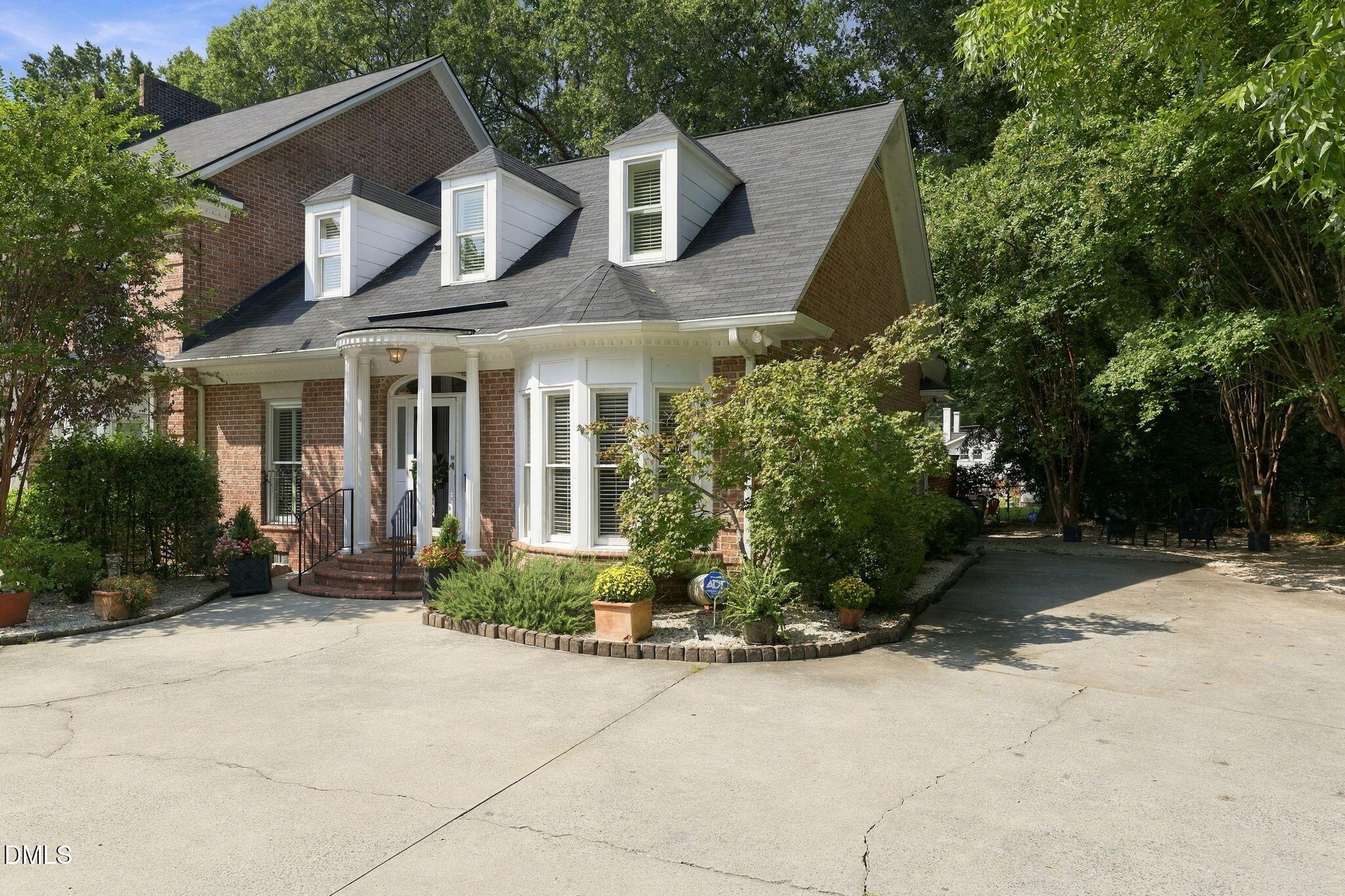 623 Isley Place Property Photo 3