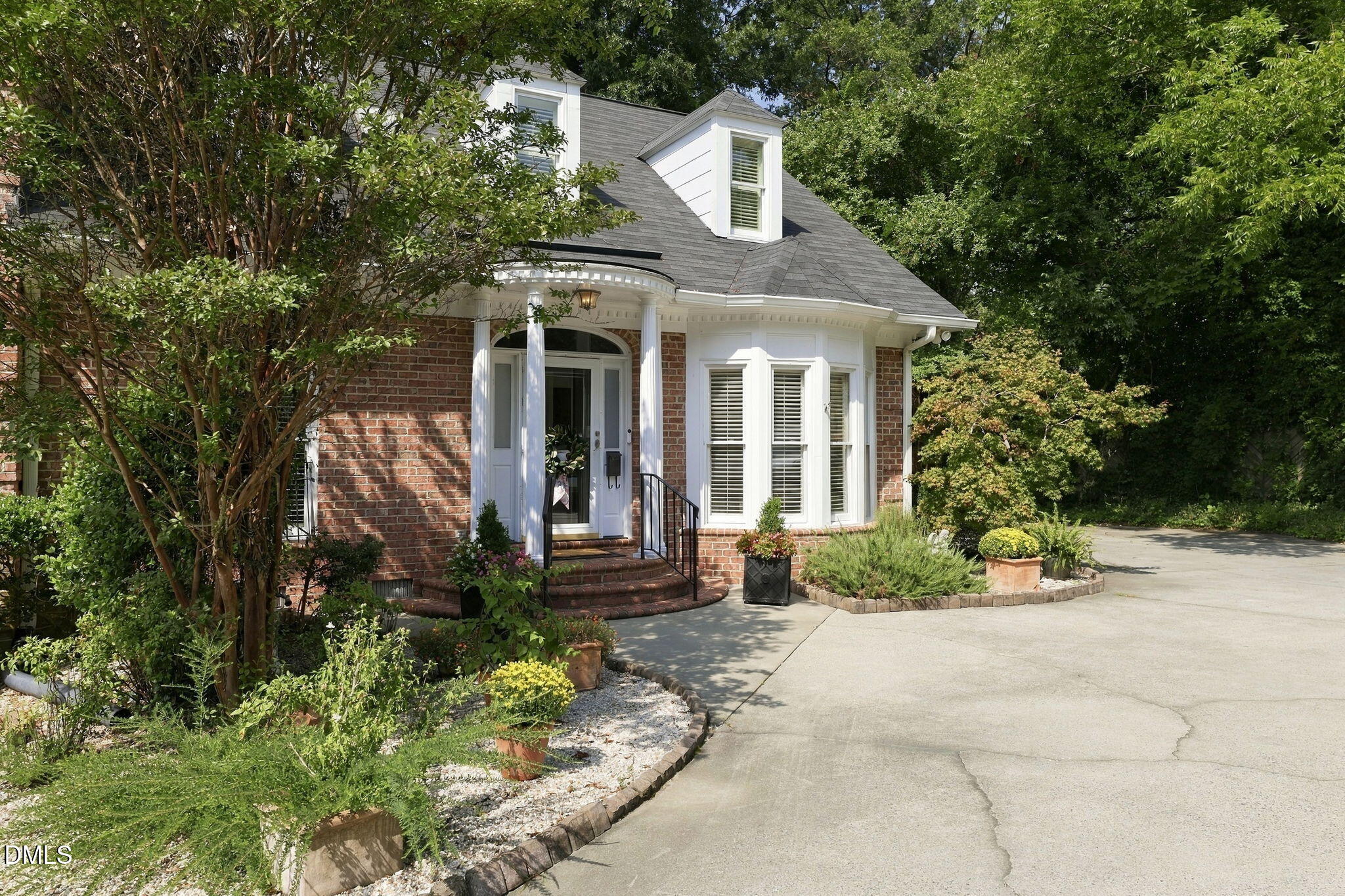 623 Isley Place Property Photo 4