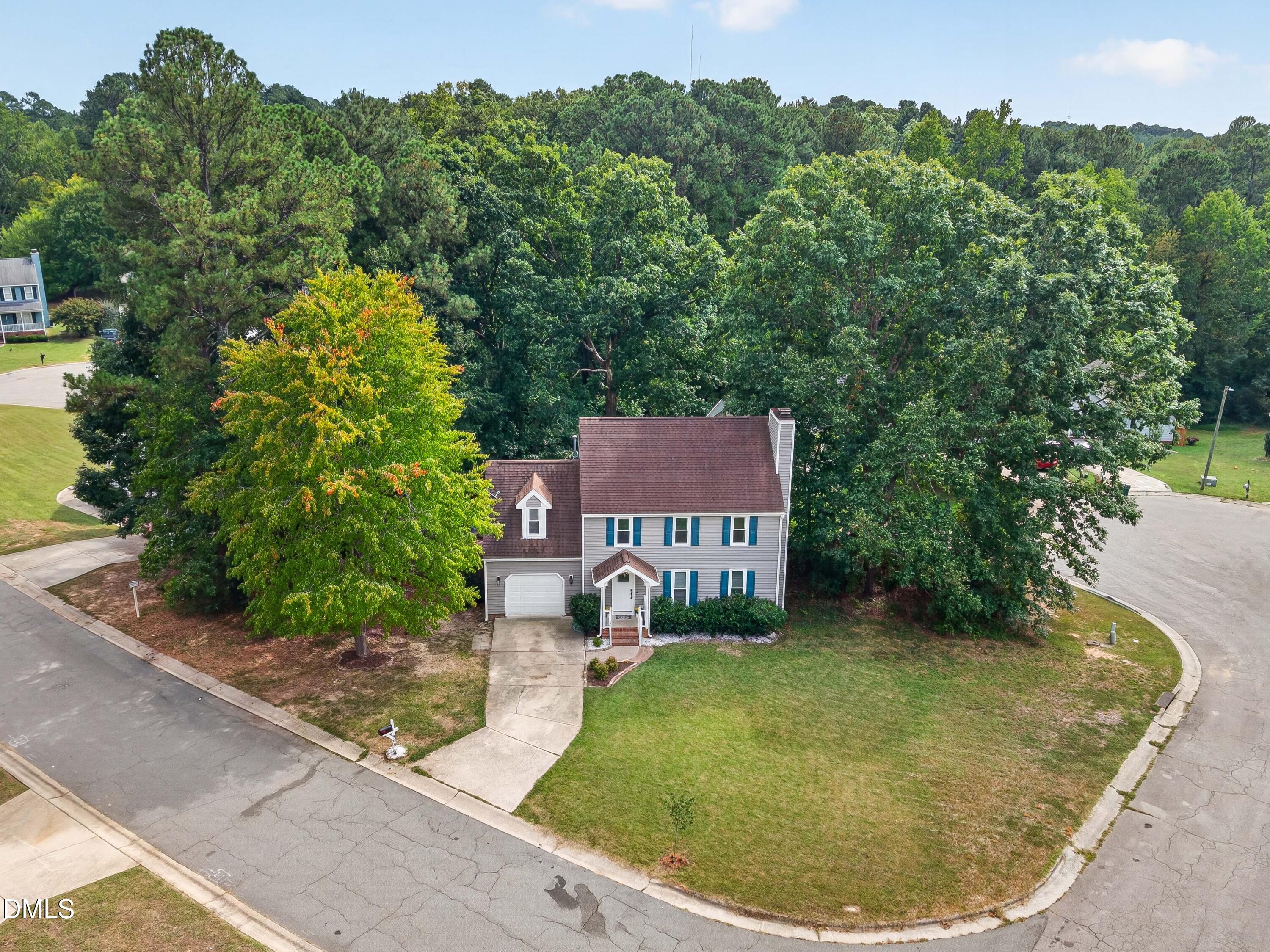 908 Clifford Drive Property Photo 3