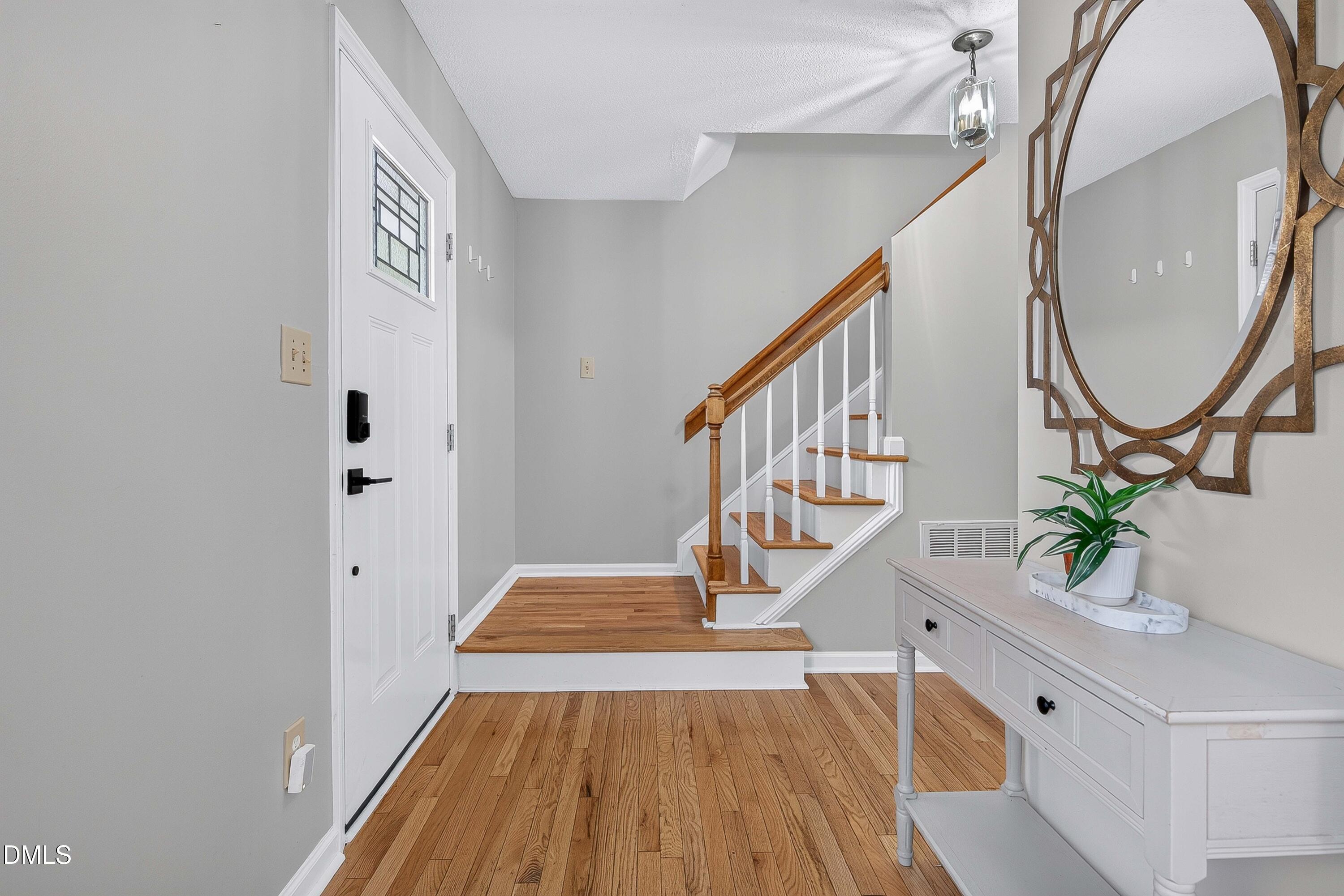 908 Clifford Drive Property Photo 4