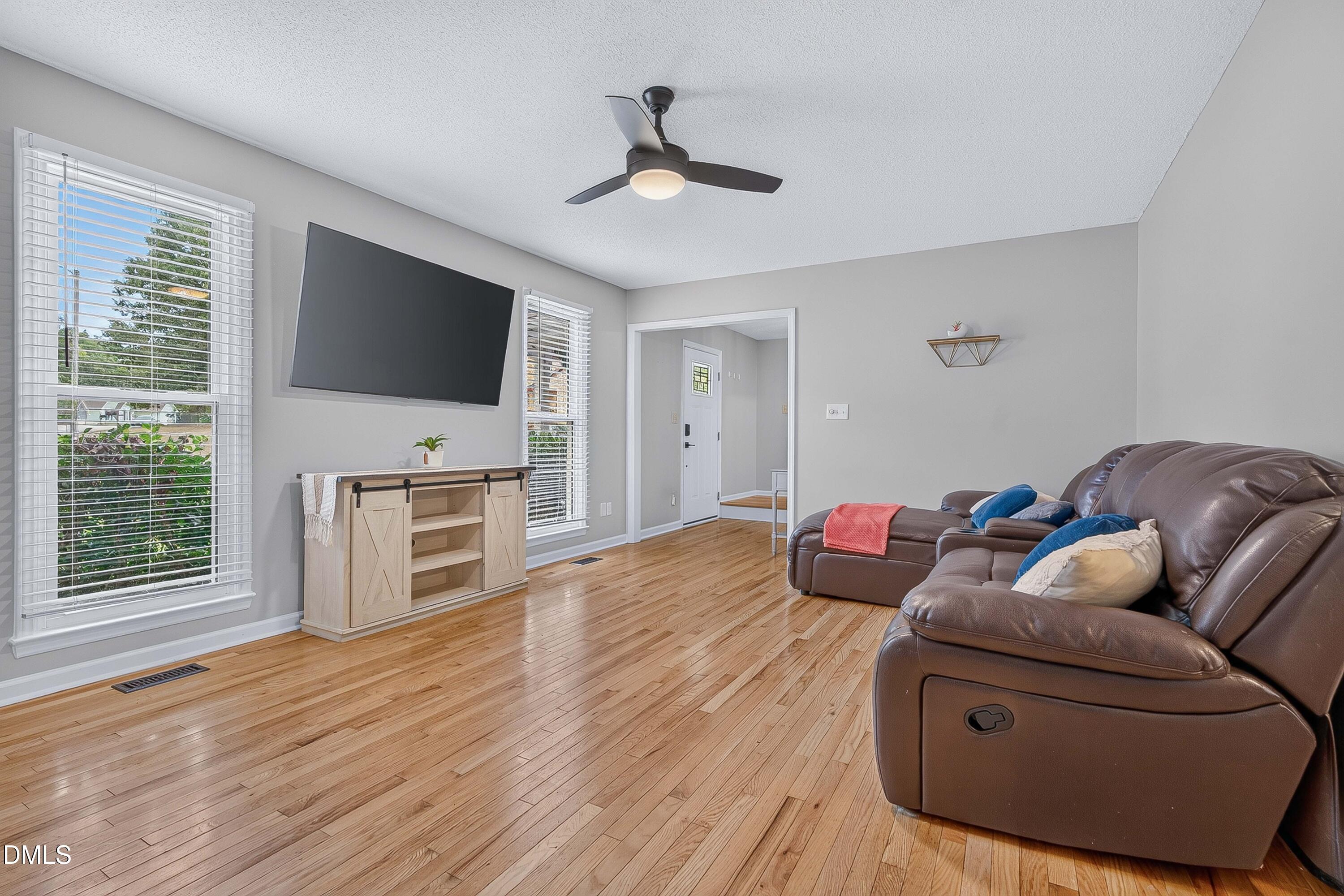 908 Clifford Drive Property Photo 7