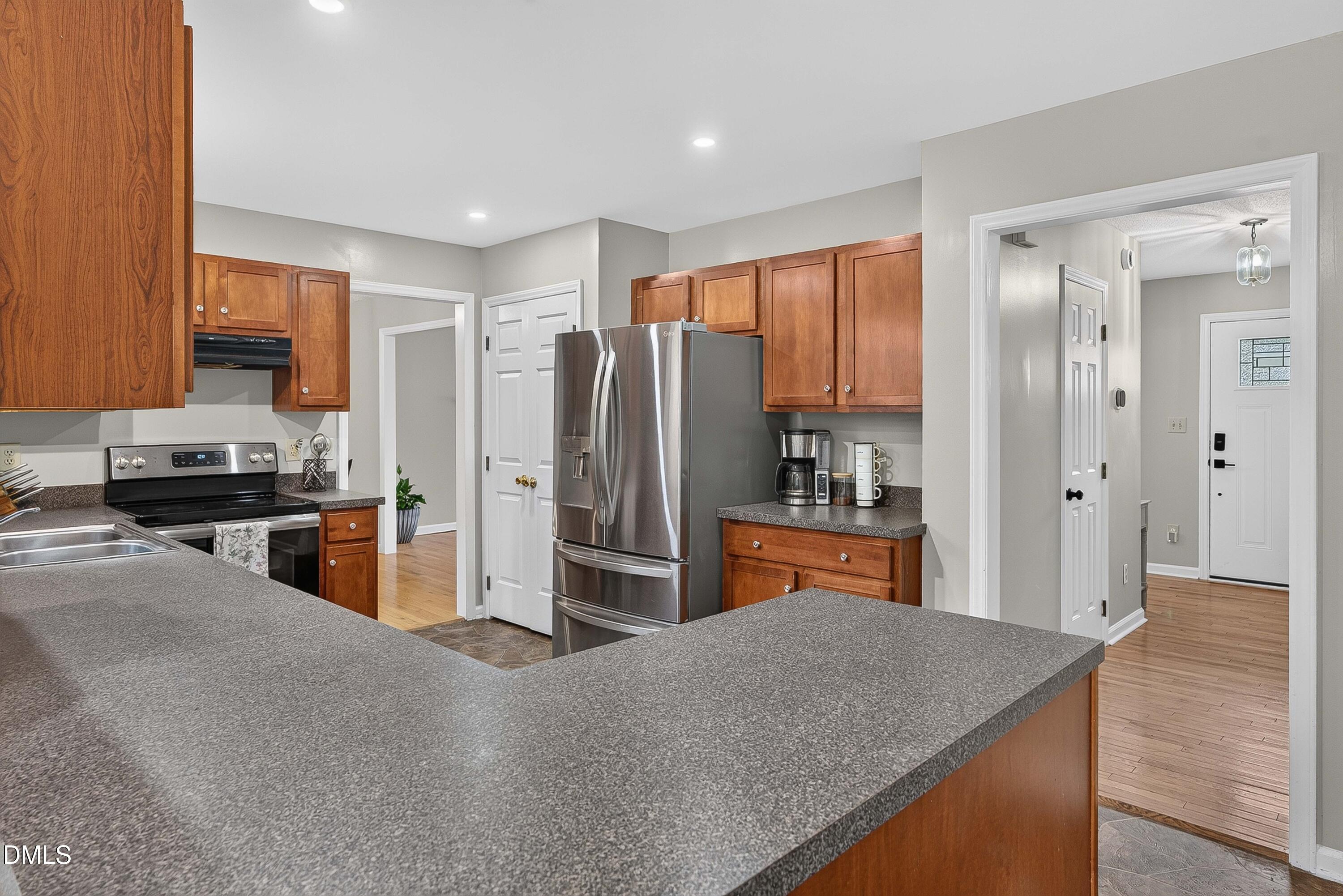 908 Clifford Drive Property Photo 14