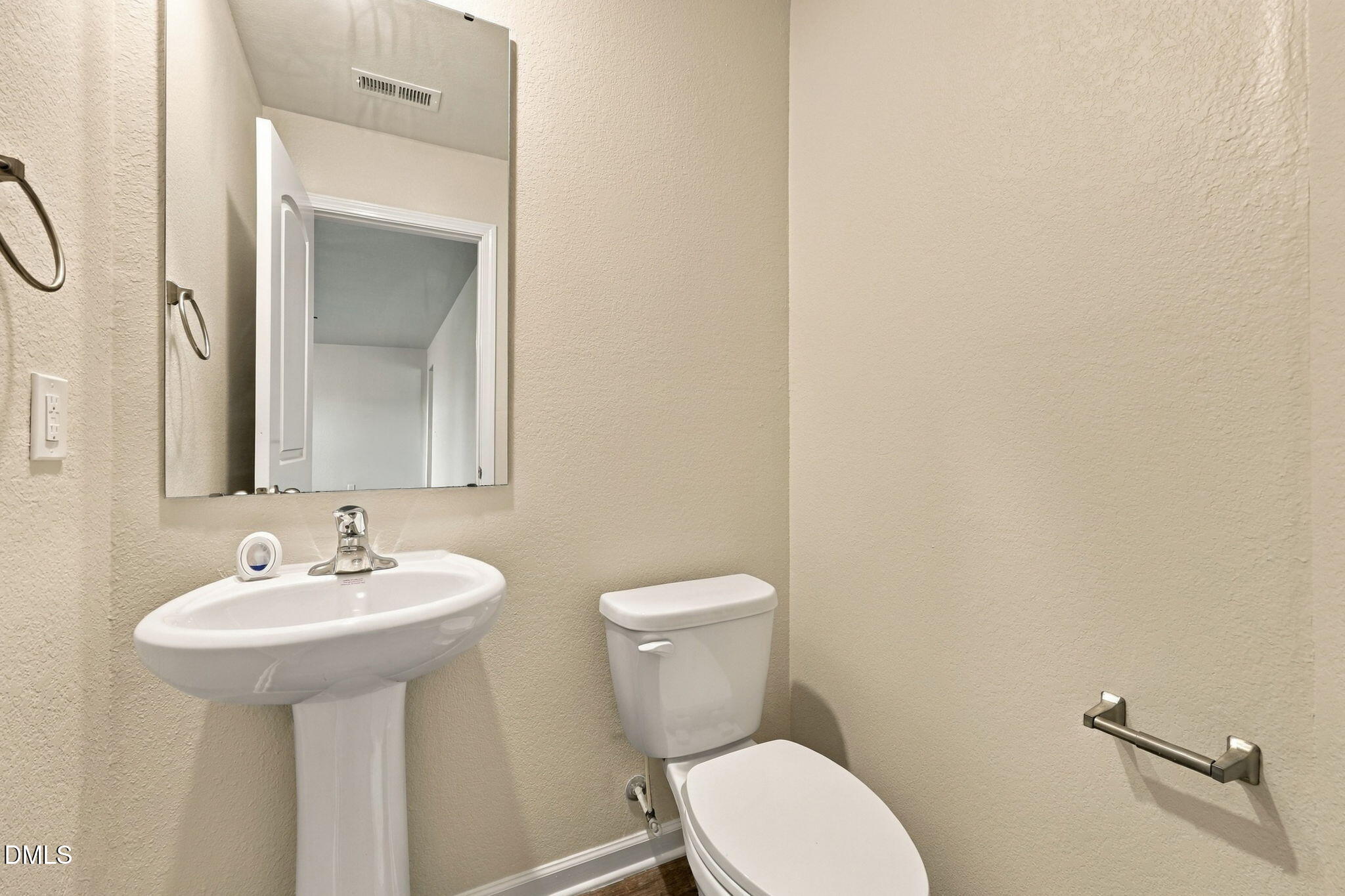 613 Howling Wind Drive Property Photo 14
