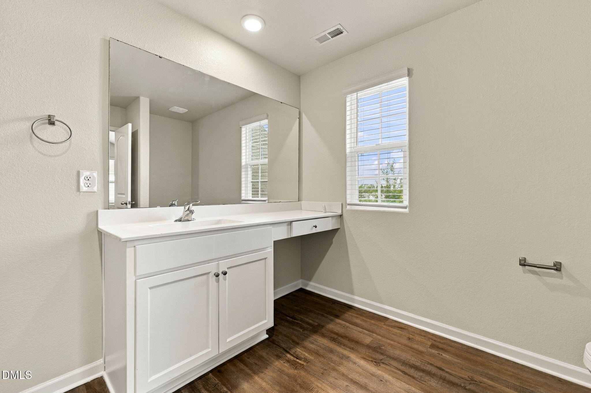 613 Howling Wind Drive Property Photo 18
