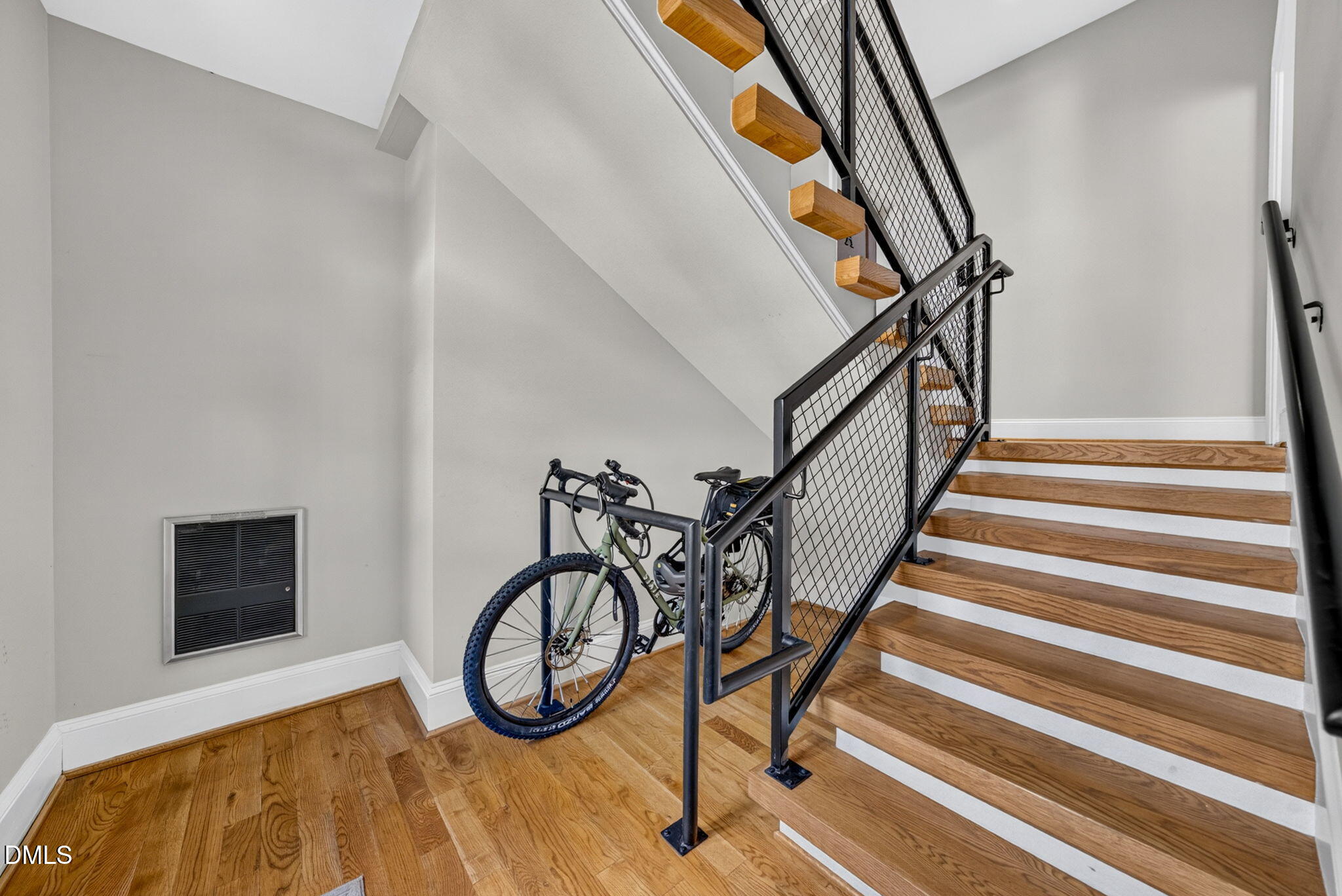 607 Smedes Place B Property Photo 3