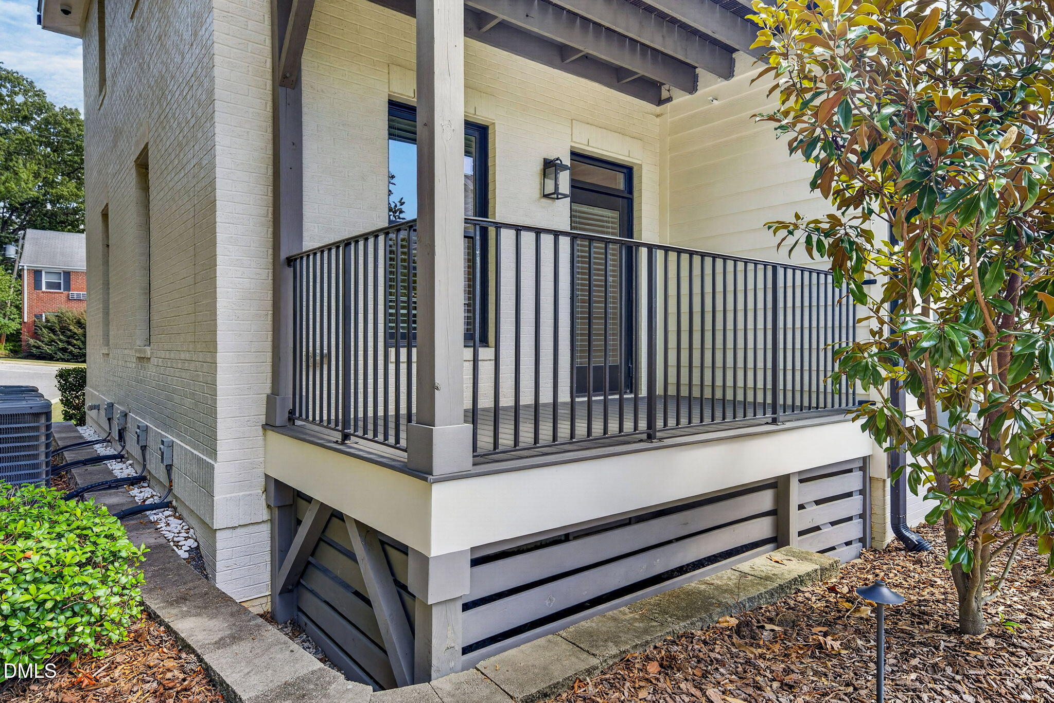 607 Smedes Place B Property Photo 15