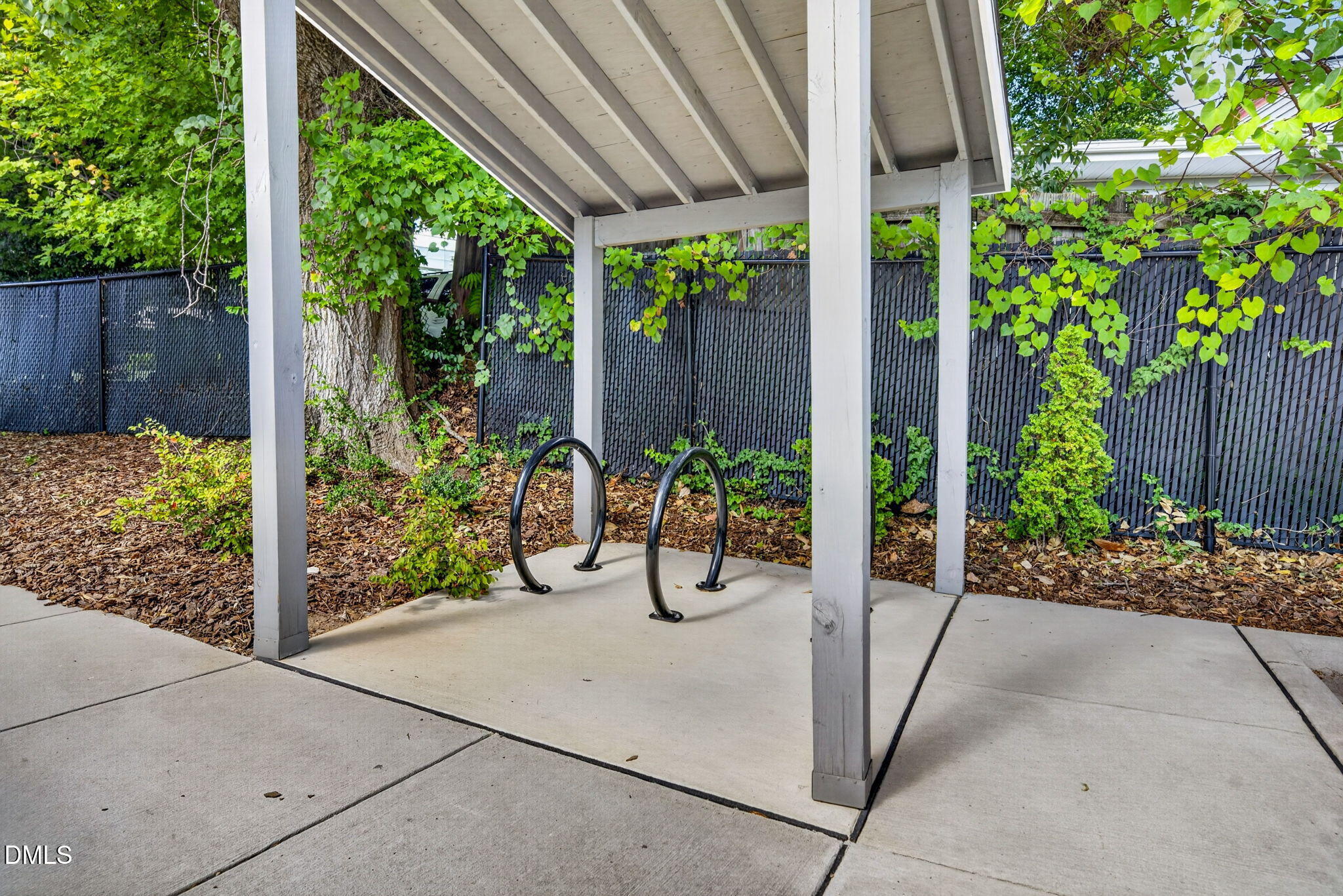 607 Smedes Place B Property Photo 19