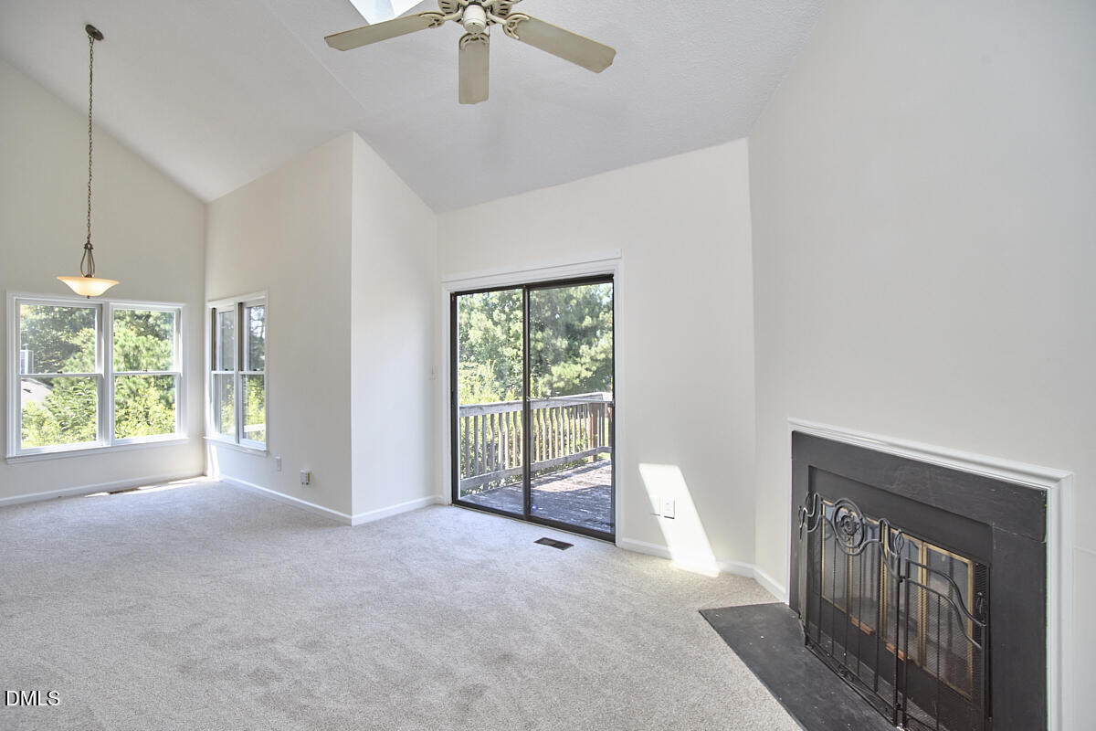 9 Hickory Wood Square Property Photo 3