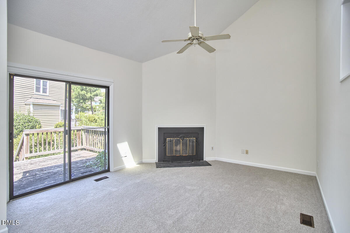 9 Hickory Wood Square Property Photo 6