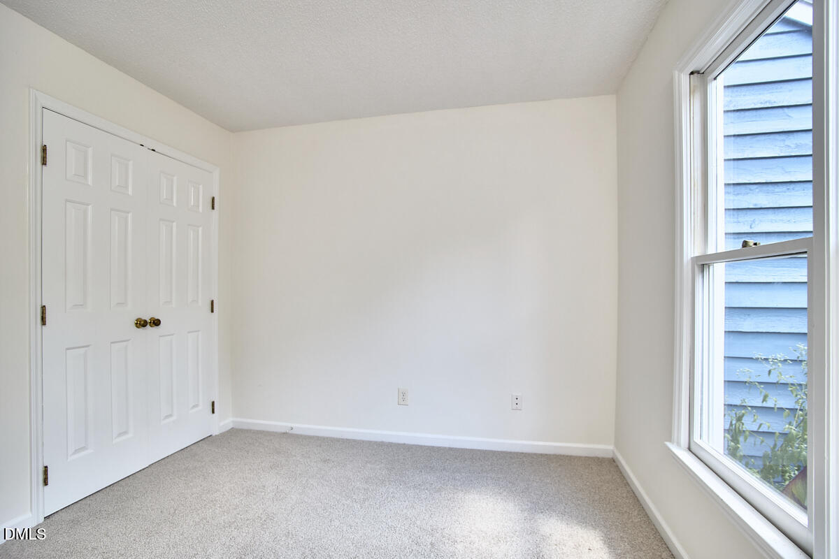 9 Hickory Wood Square Property Photo 8