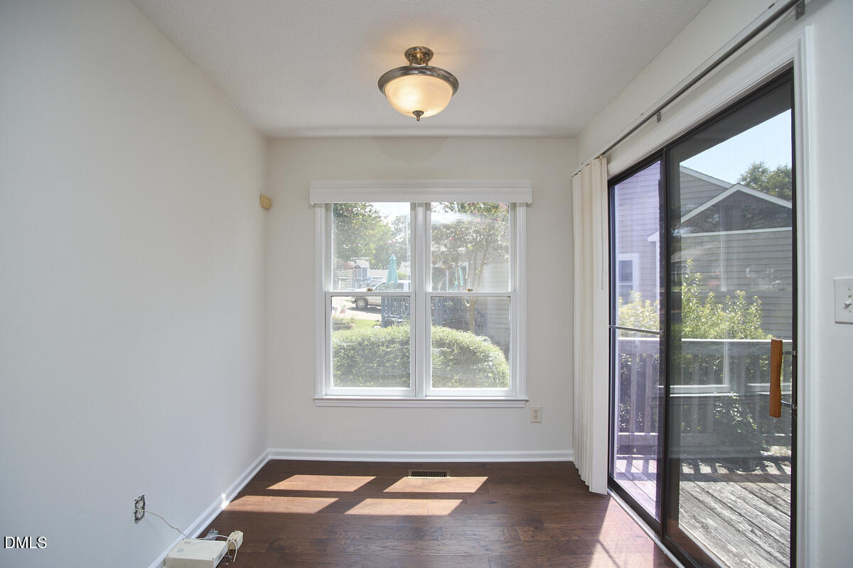 9 Hickory Wood Square Property Photo 10