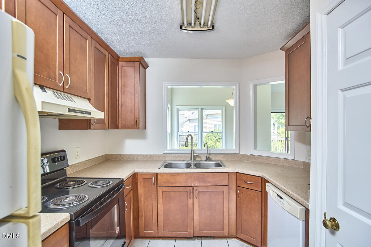 9 Hickory Wood Square Property Photo 11