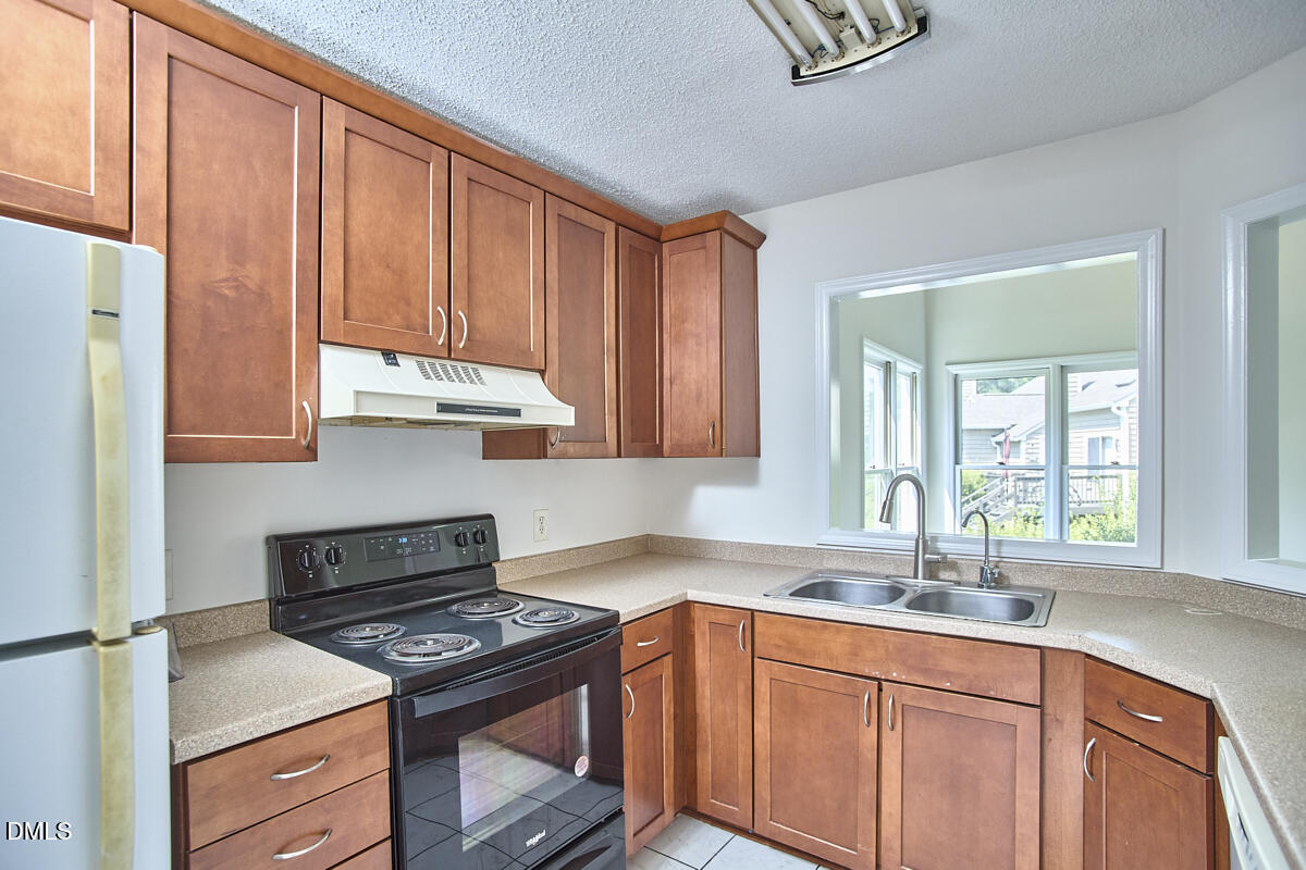 9 Hickory Wood Square Property Photo 12