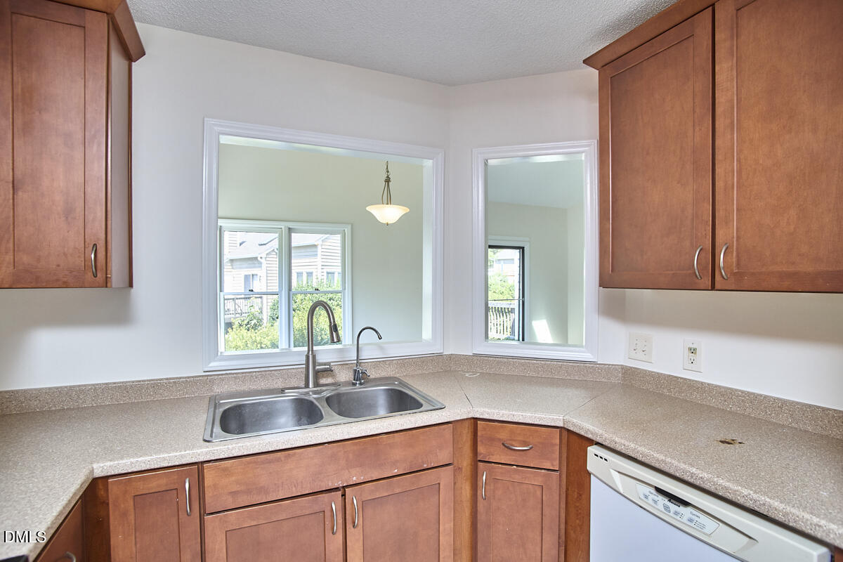 9 Hickory Wood Square Property Photo 13