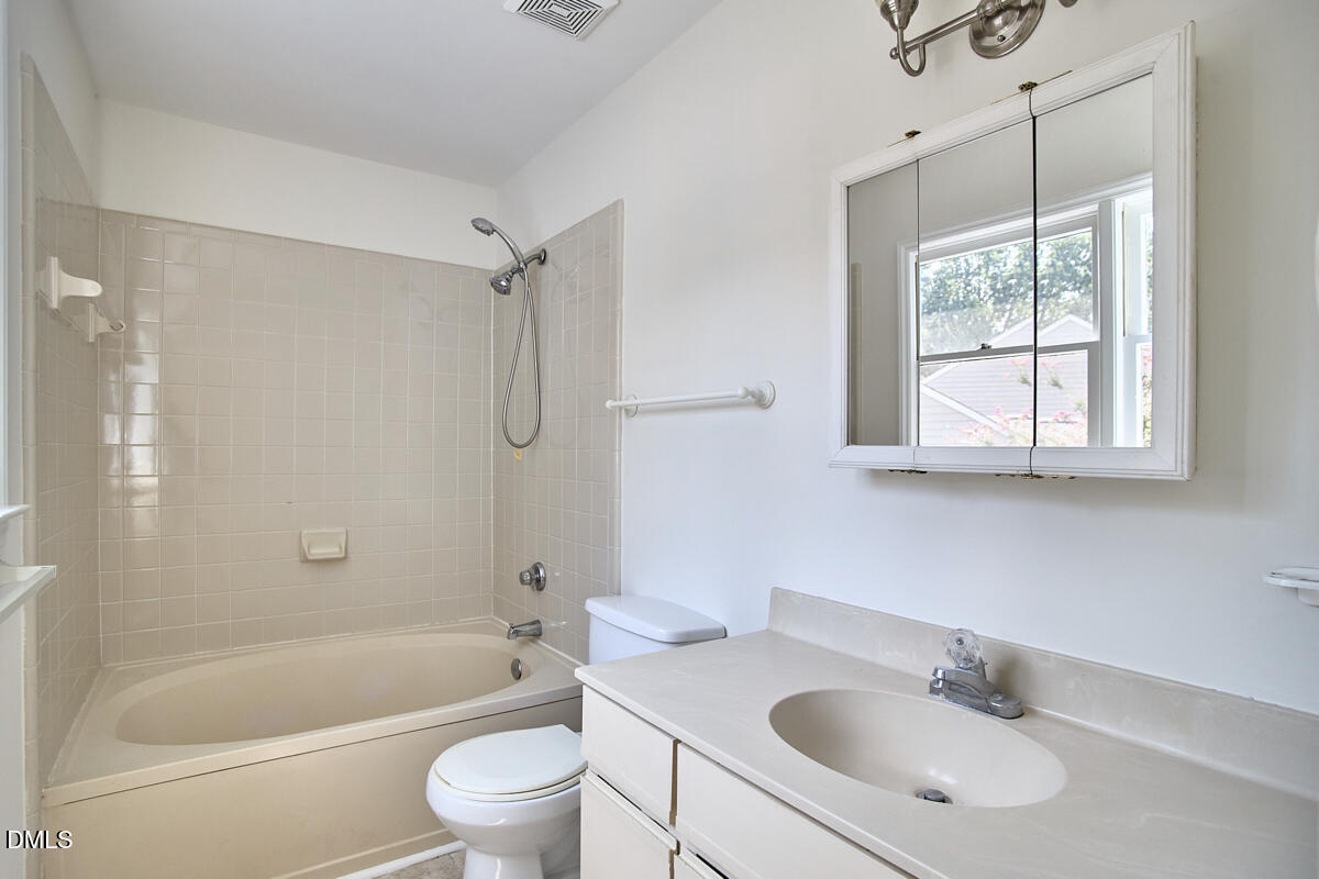 9 Hickory Wood Square Property Photo 18