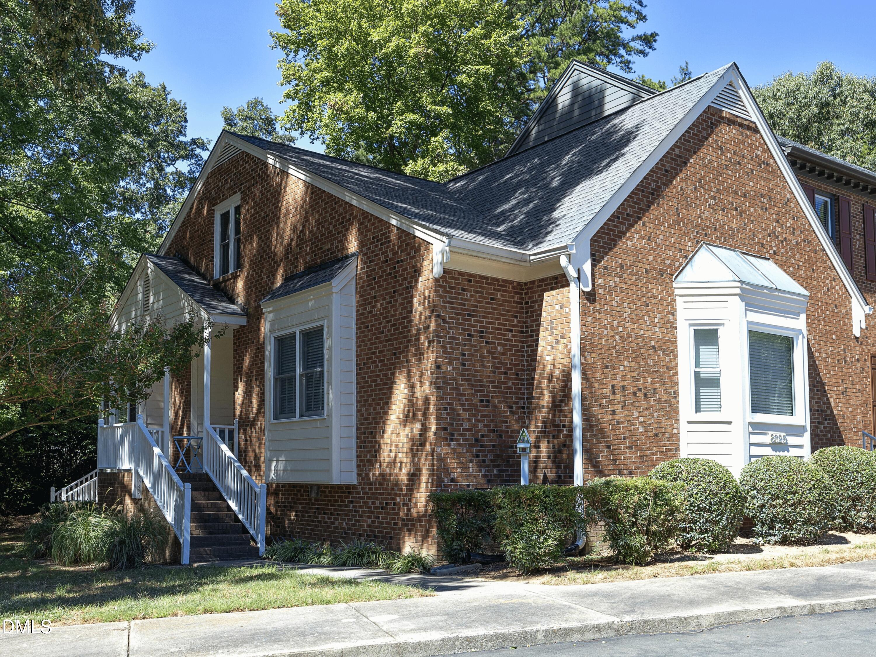 8325 Wycombe Lane Property Photo 2