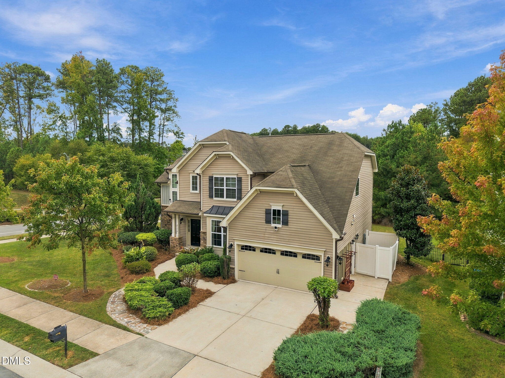 2116 Hemlock Hill Drive Property Photo 2