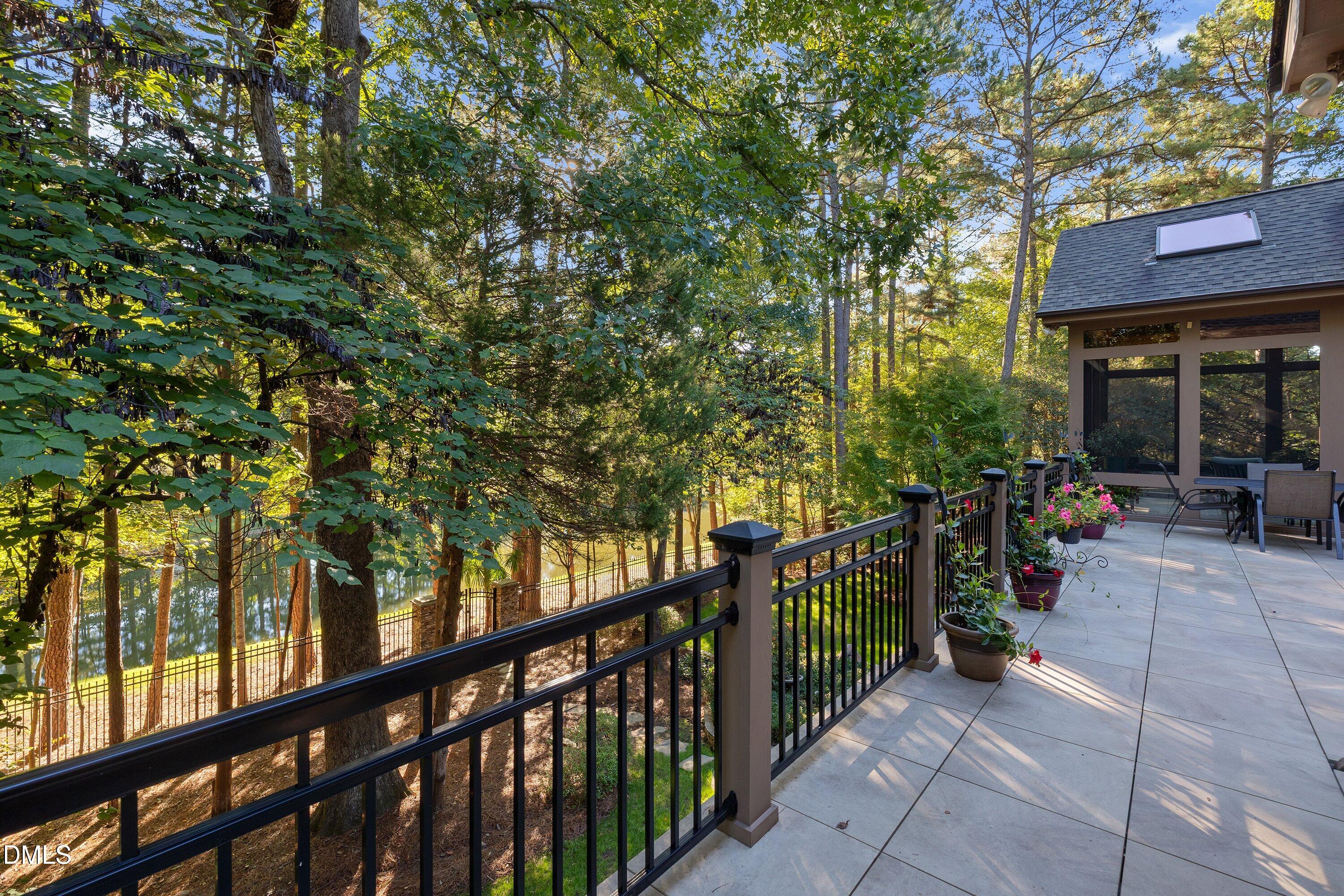 4604 White Chapel Way Property Photo 3