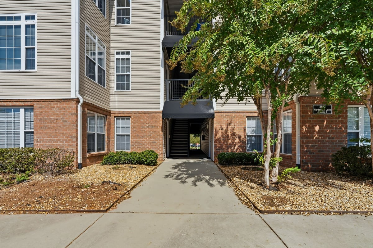 2501 Huntscroft Lane 300 Property Photo 5