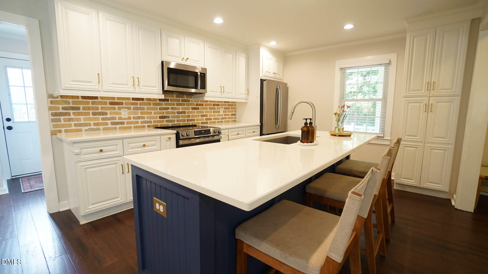 106 Abbey Lane Property Photo 4