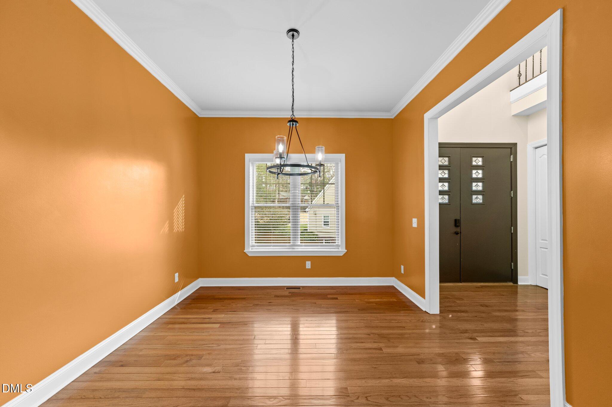 5019 Hollyridge Drive Property Photo 8