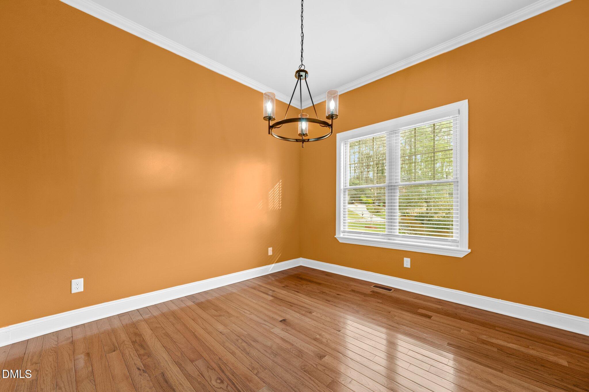 5019 Hollyridge Drive Property Photo 9