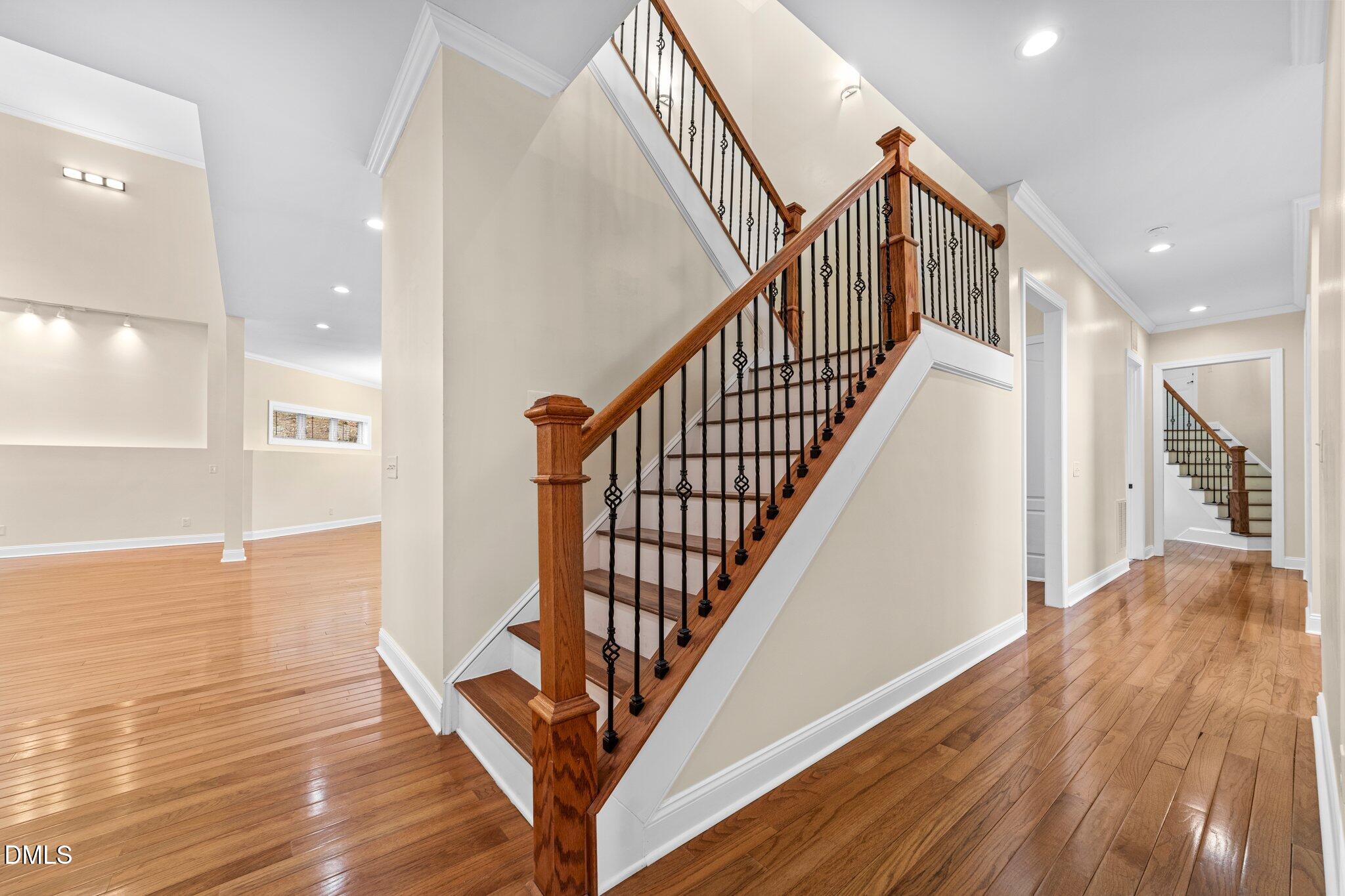 5019 Hollyridge Drive Property Photo 21