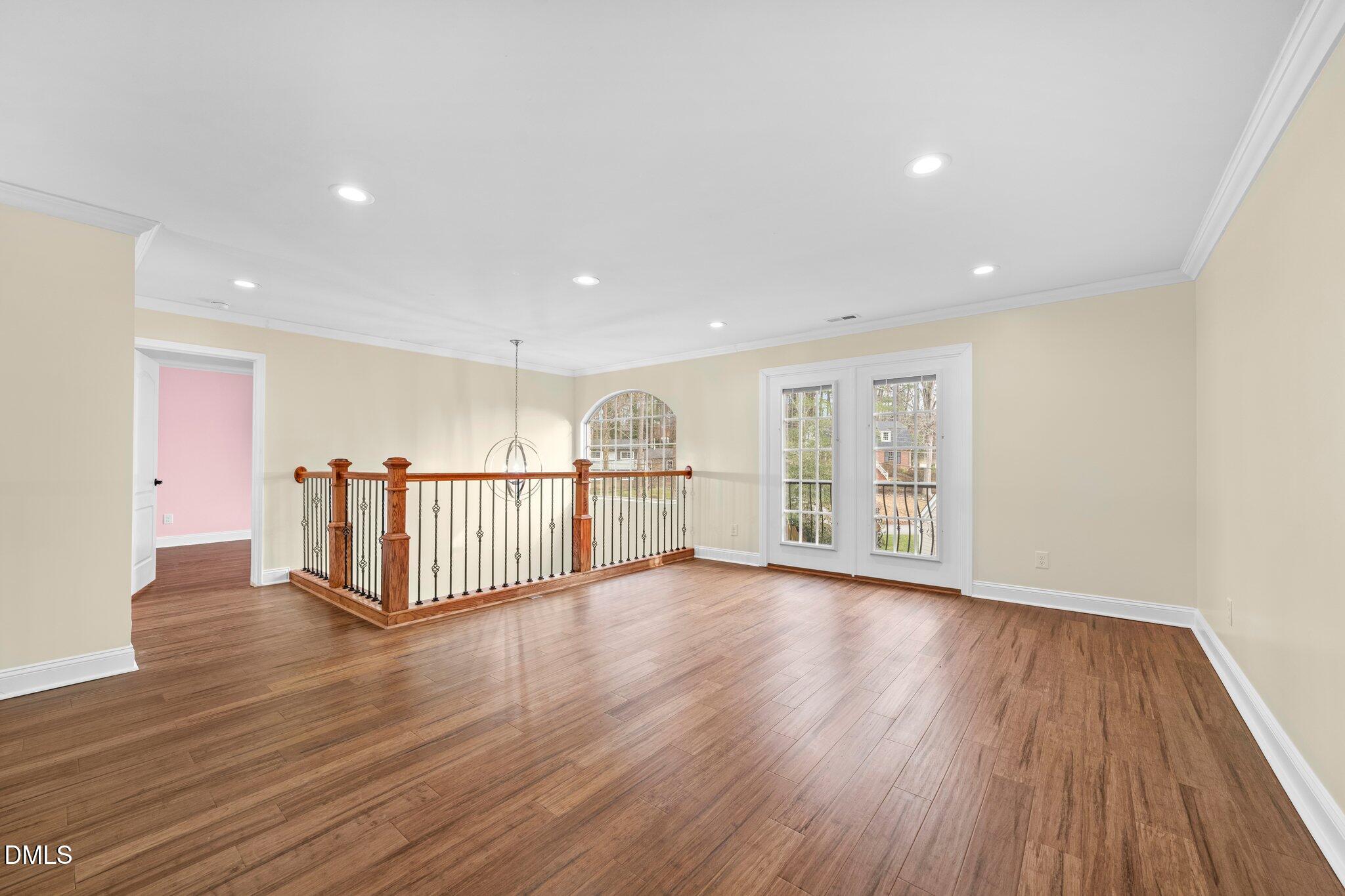 5019 Hollyridge Drive Property Photo 22