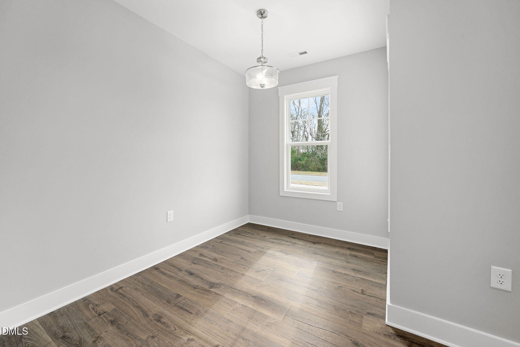 313 E 4th Street 313 Property Photo 5