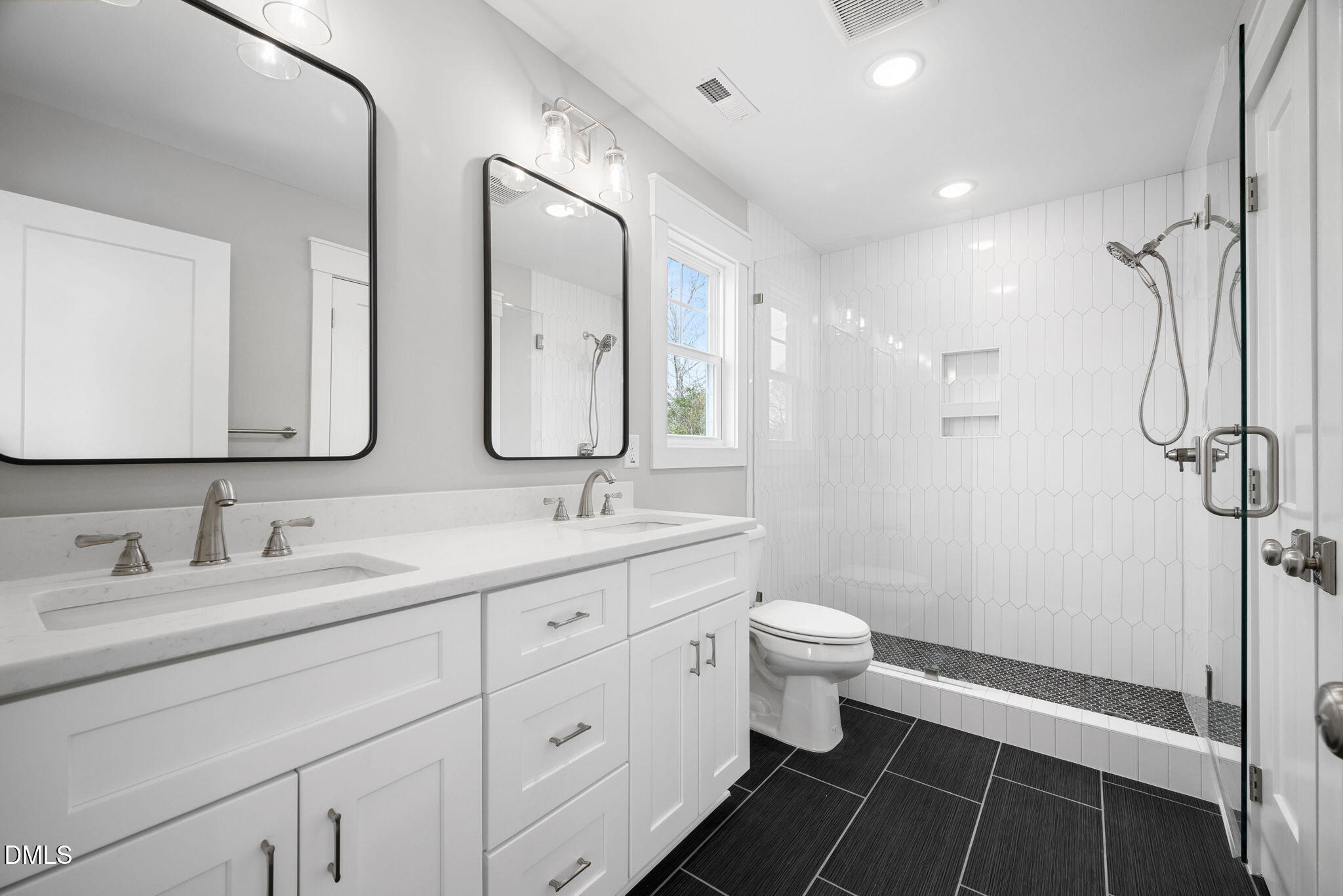 313 E 4th Street 313 Property Photo 16