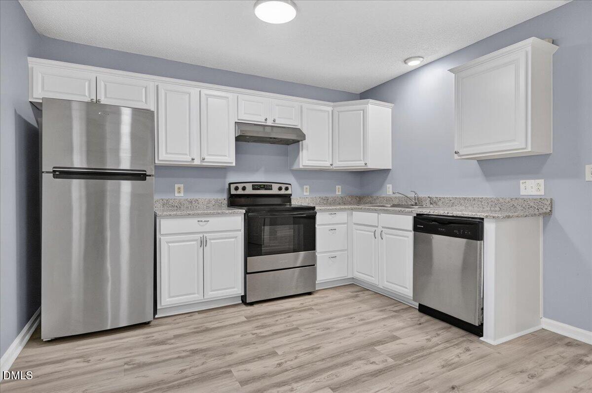 5553 Fieldcross Court Property Photo 3