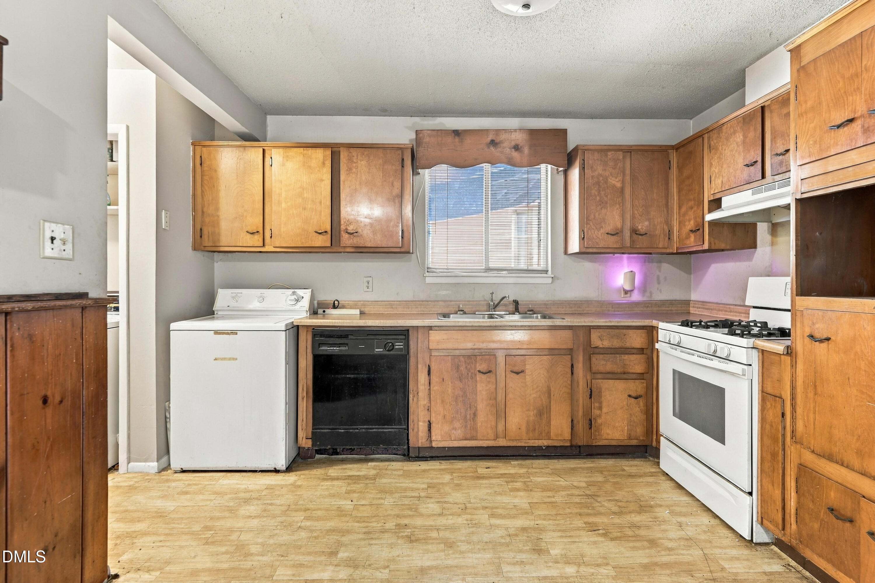 3537 Apache Drive Property Photo 3
