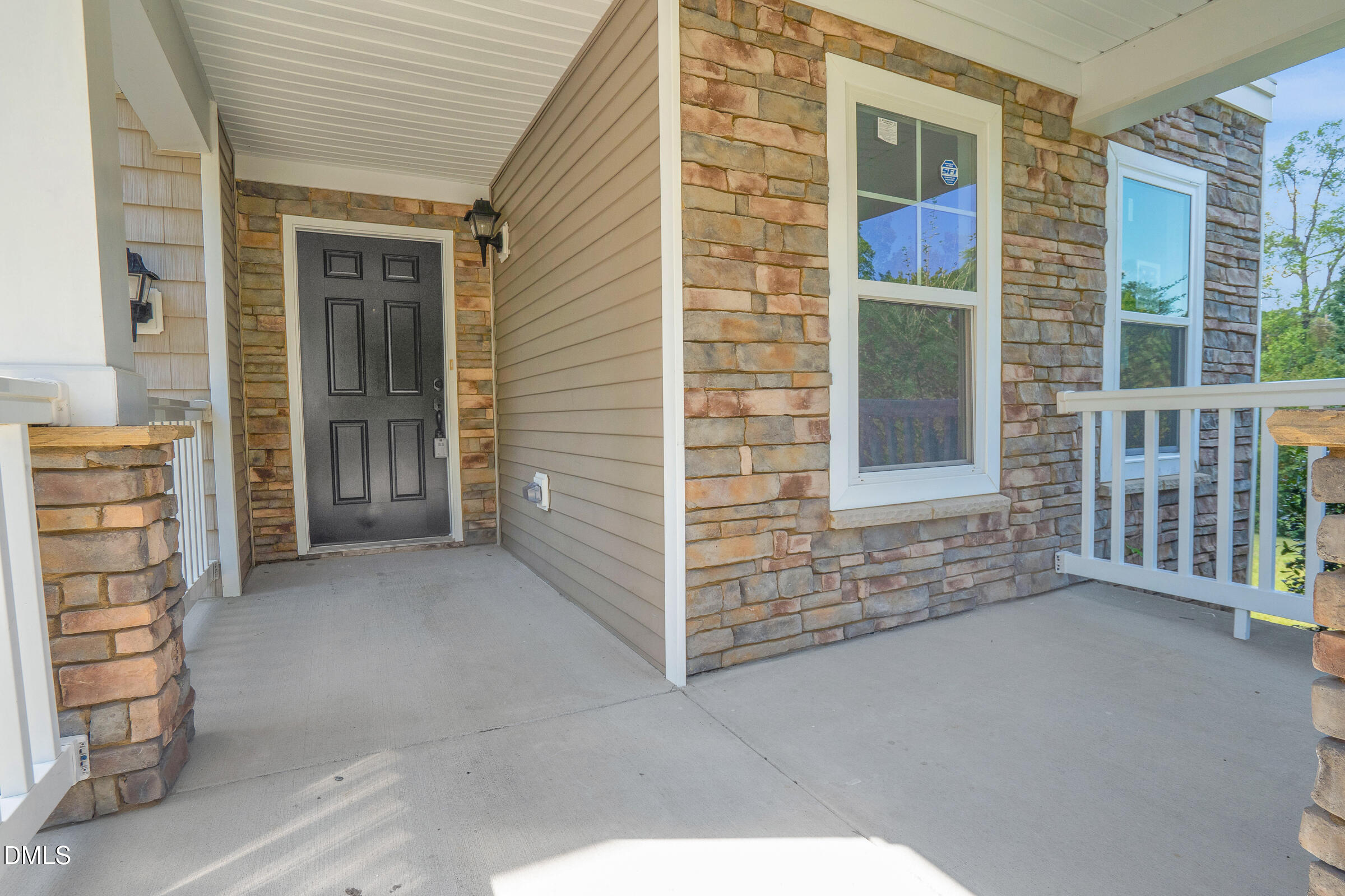 3723 Charleston Park Drive Property Photo 3