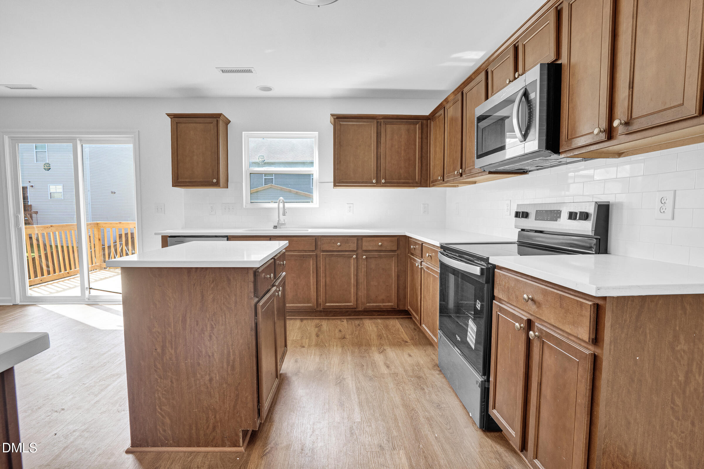 3723 Charleston Park Drive Property Photo 6