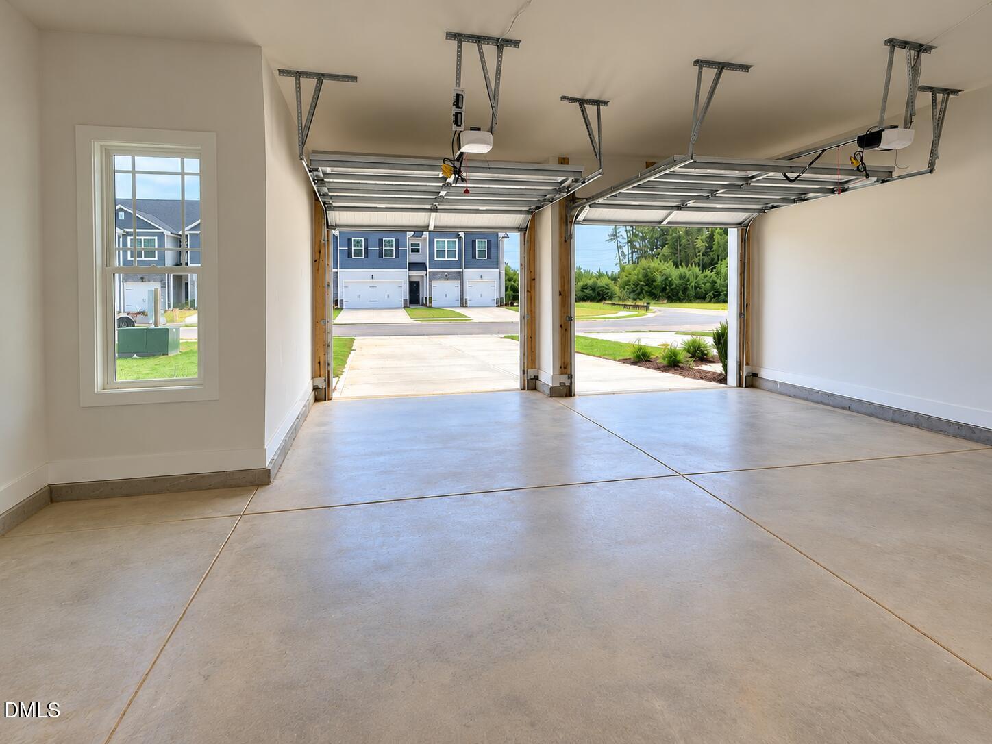 2010 Tharrington Way Property Photo 7