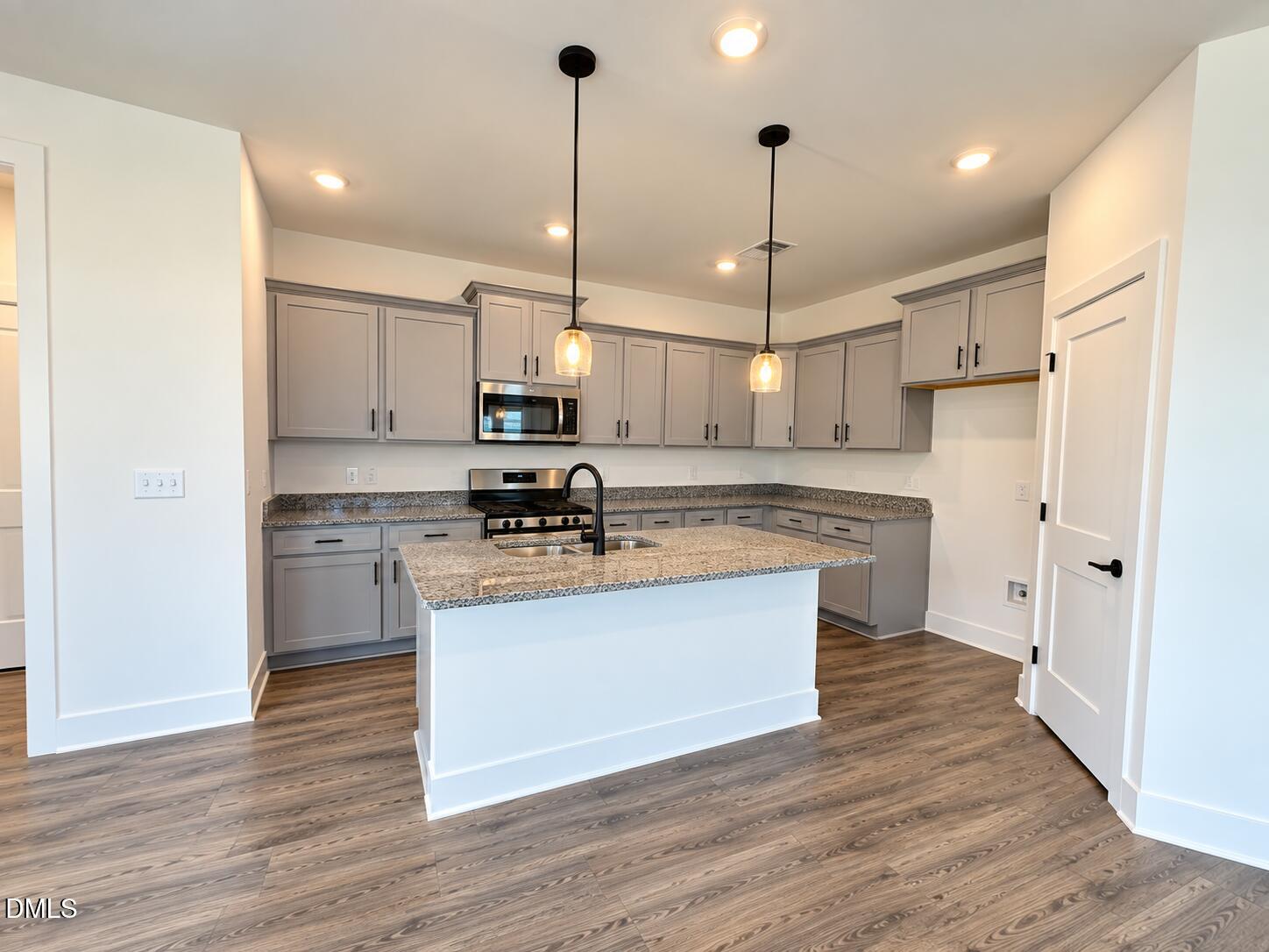 2010 Tharrington Way Property Photo 9