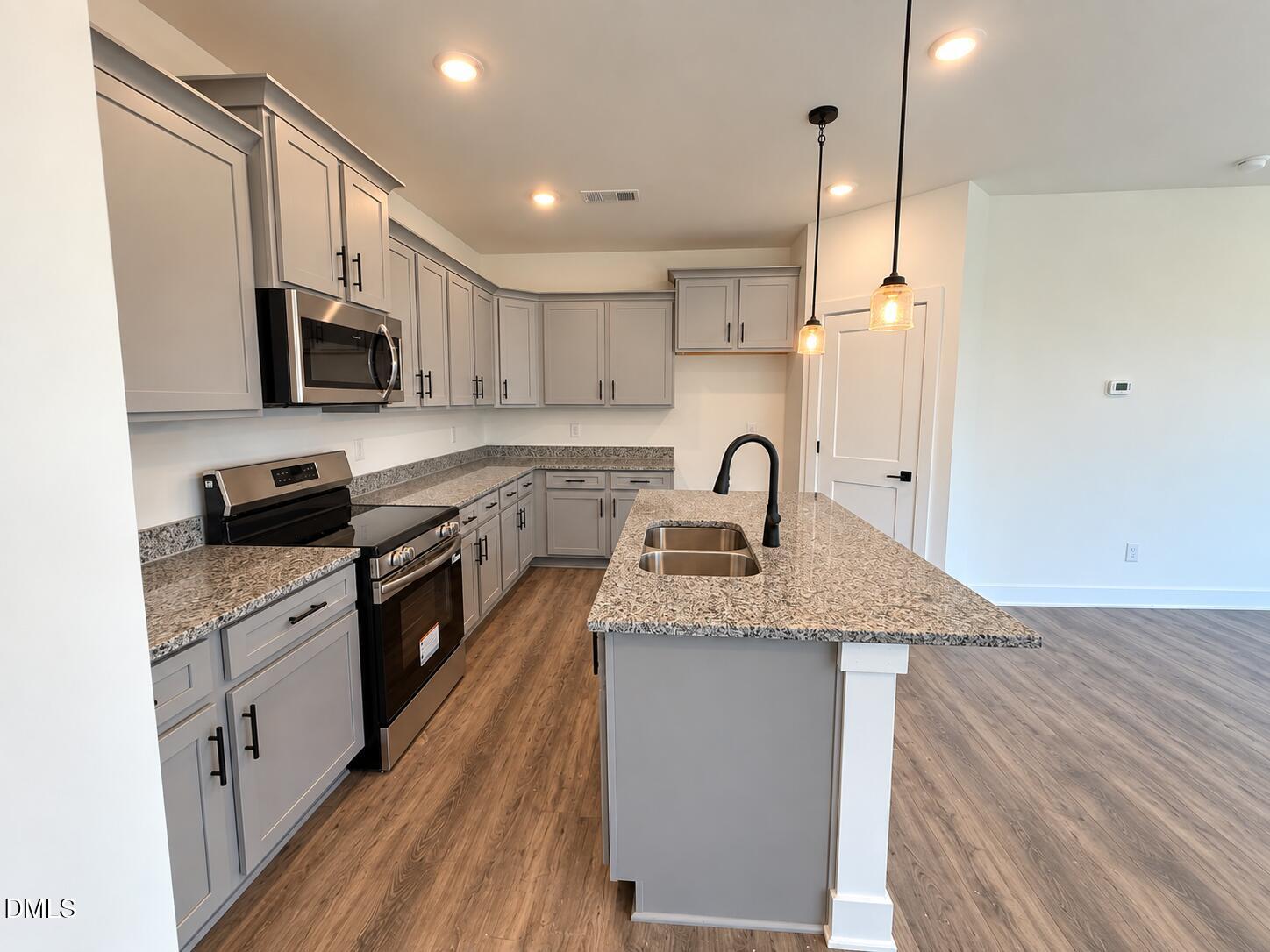 2010 Tharrington Way Property Photo 12