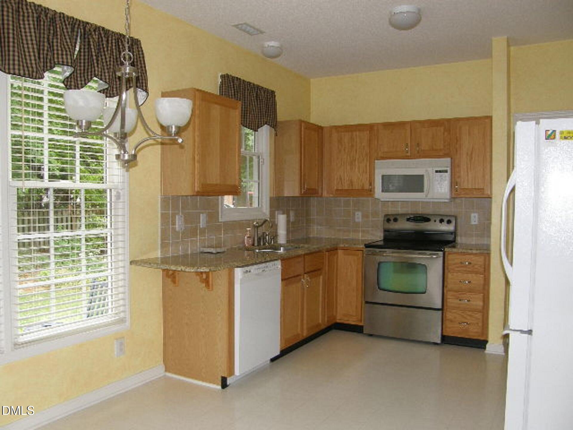 207 Cove Creek Drive Property Photo 8