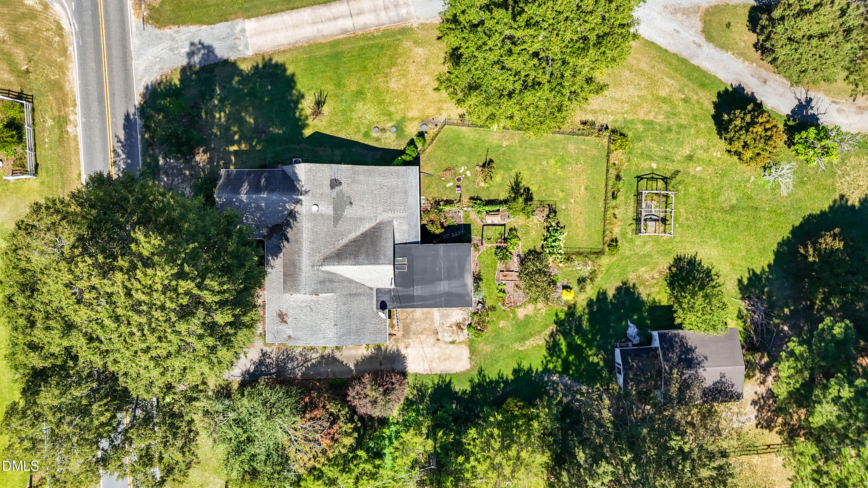 7406 Old Beulah Road Property Photo 3