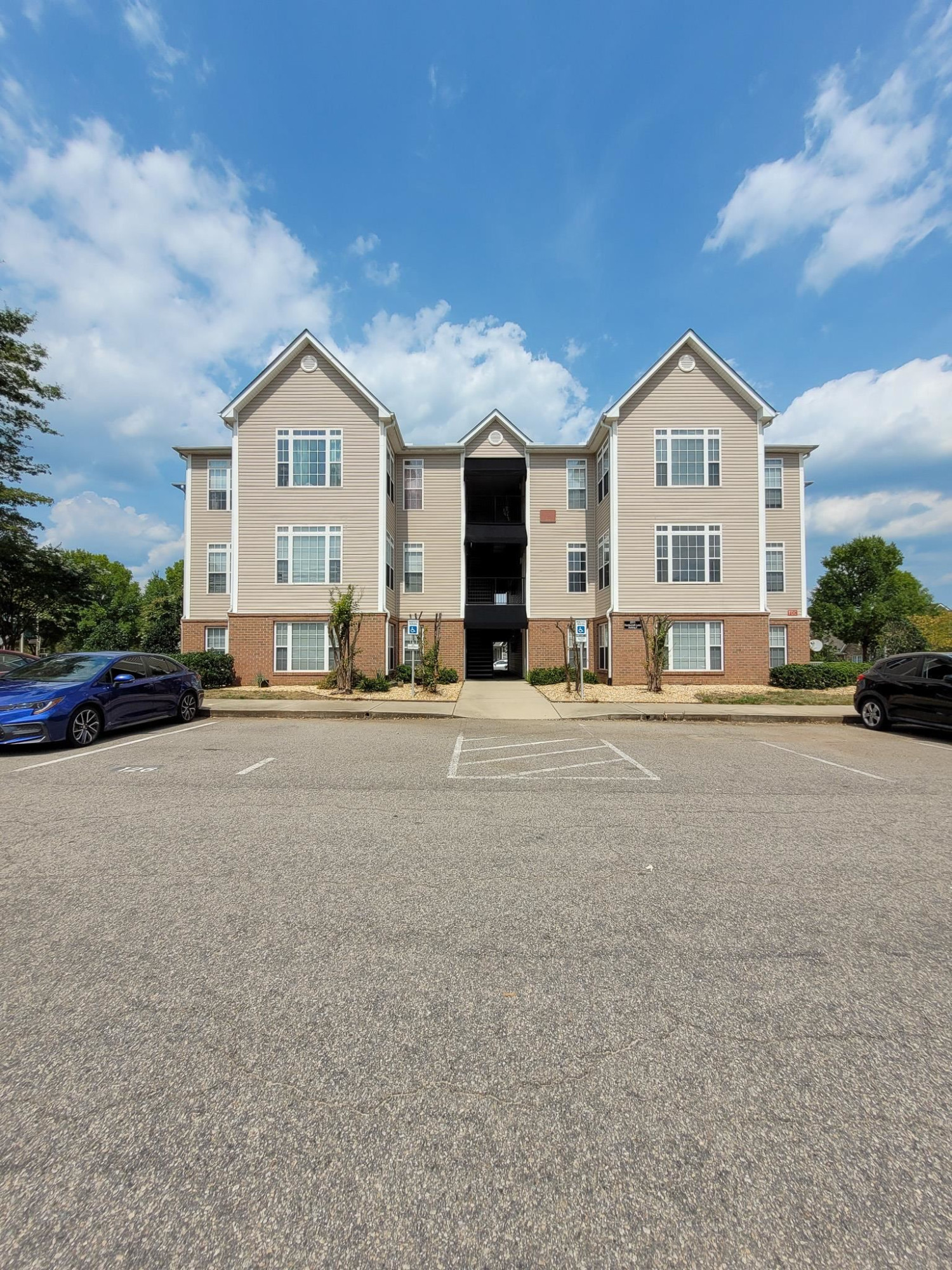 2511 Huntscroft Lane 201 Property Photo 1