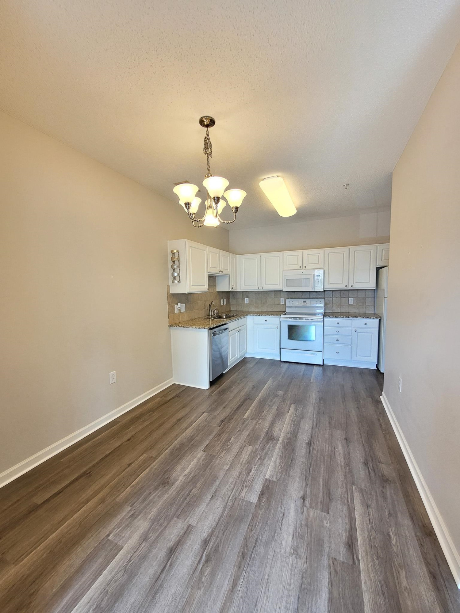 2511 Huntscroft Lane 201 Property Photo 4