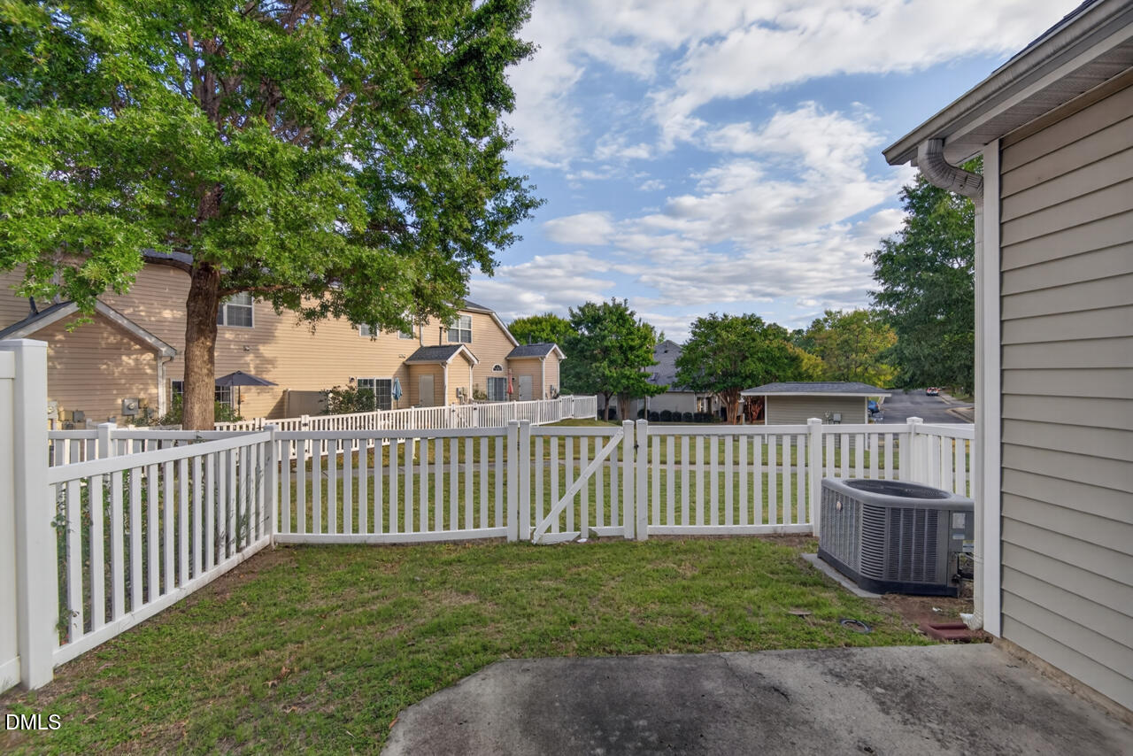 503 Auburn Square Drive Property Photo 11