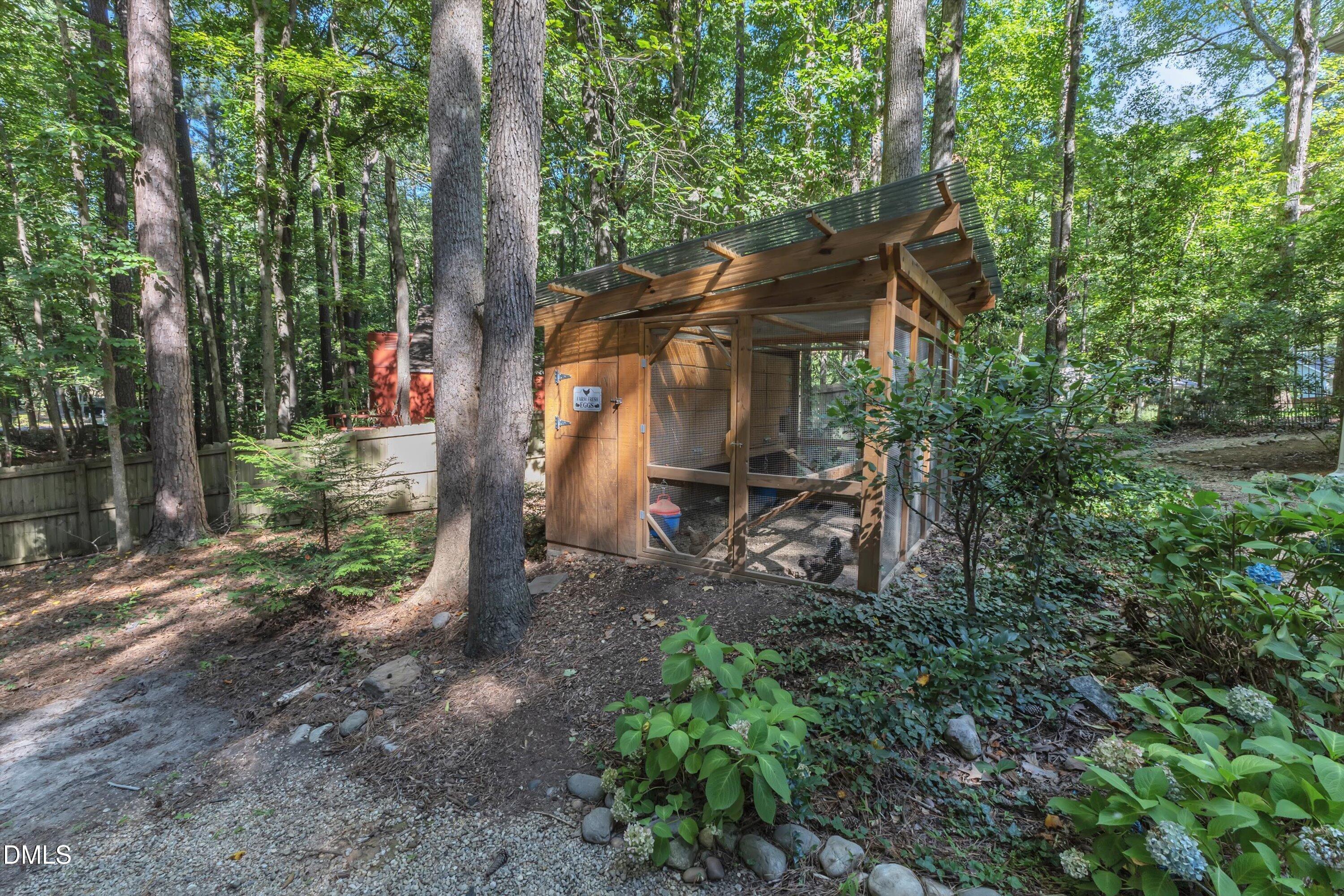 207 Honeysuckle Lane Property Photo 15
