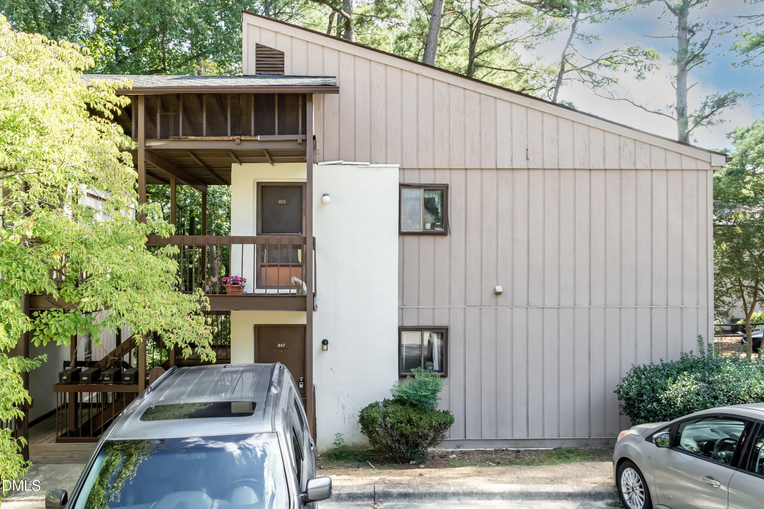 647 Pine Ridge Place Property Photo 1