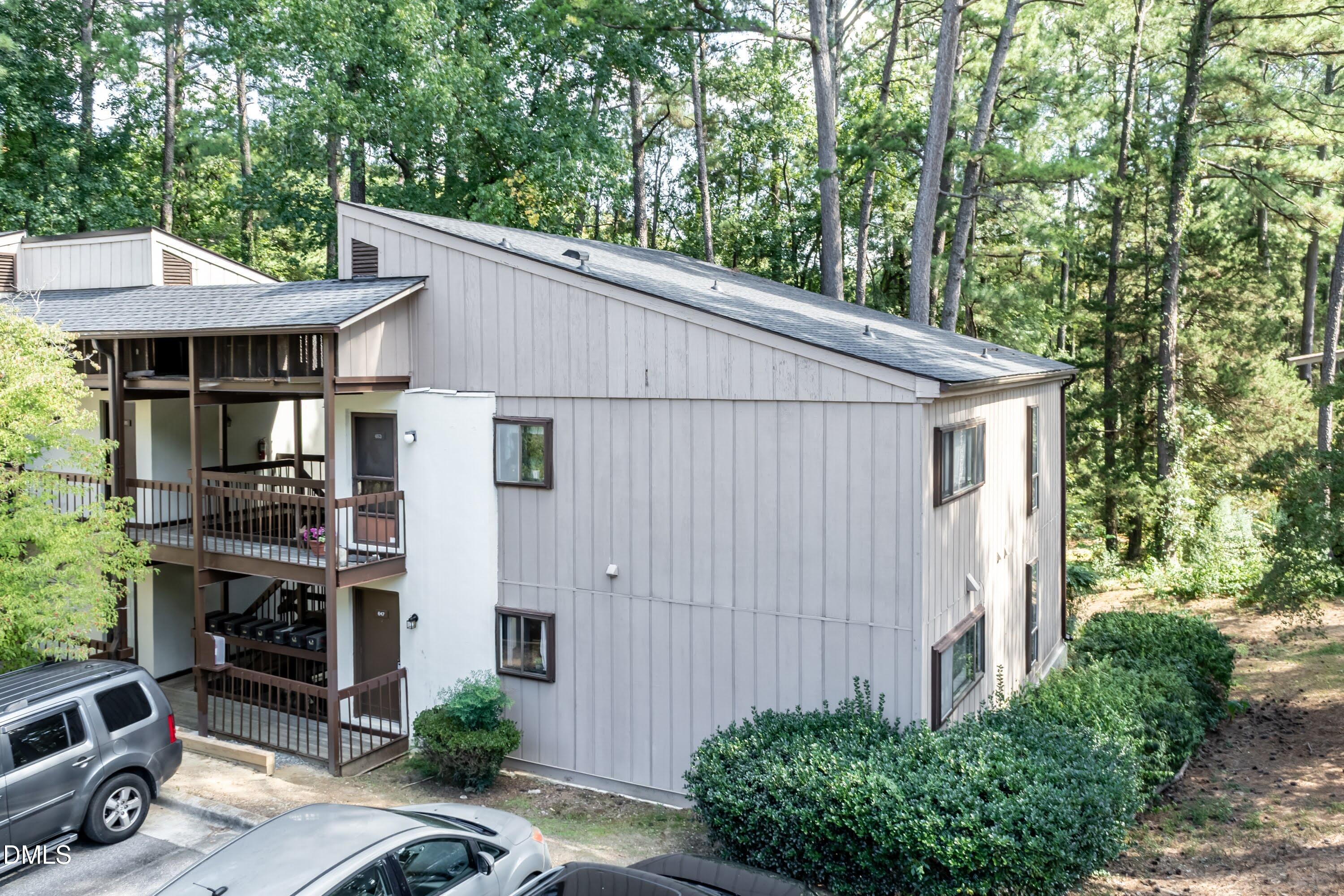 647 Pine Ridge Place Property Photo 2