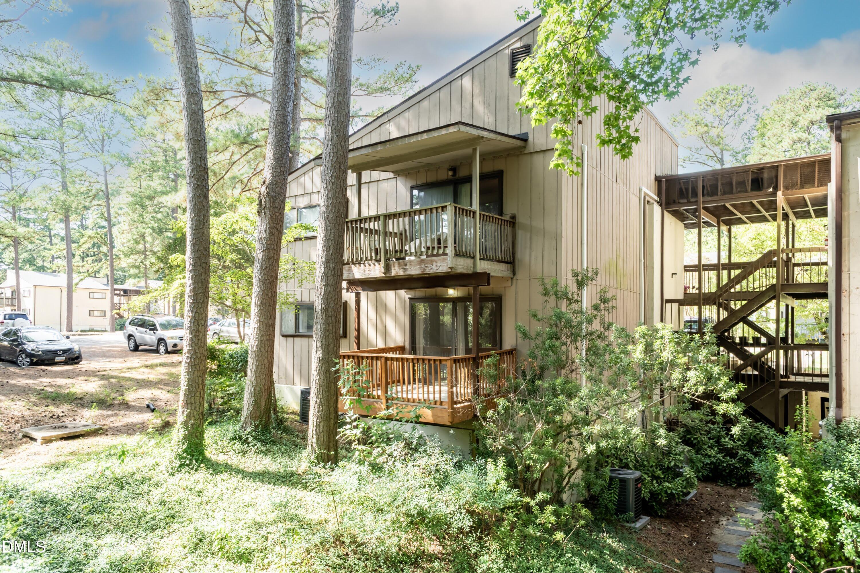 647 Pine Ridge Place Property Photo 3