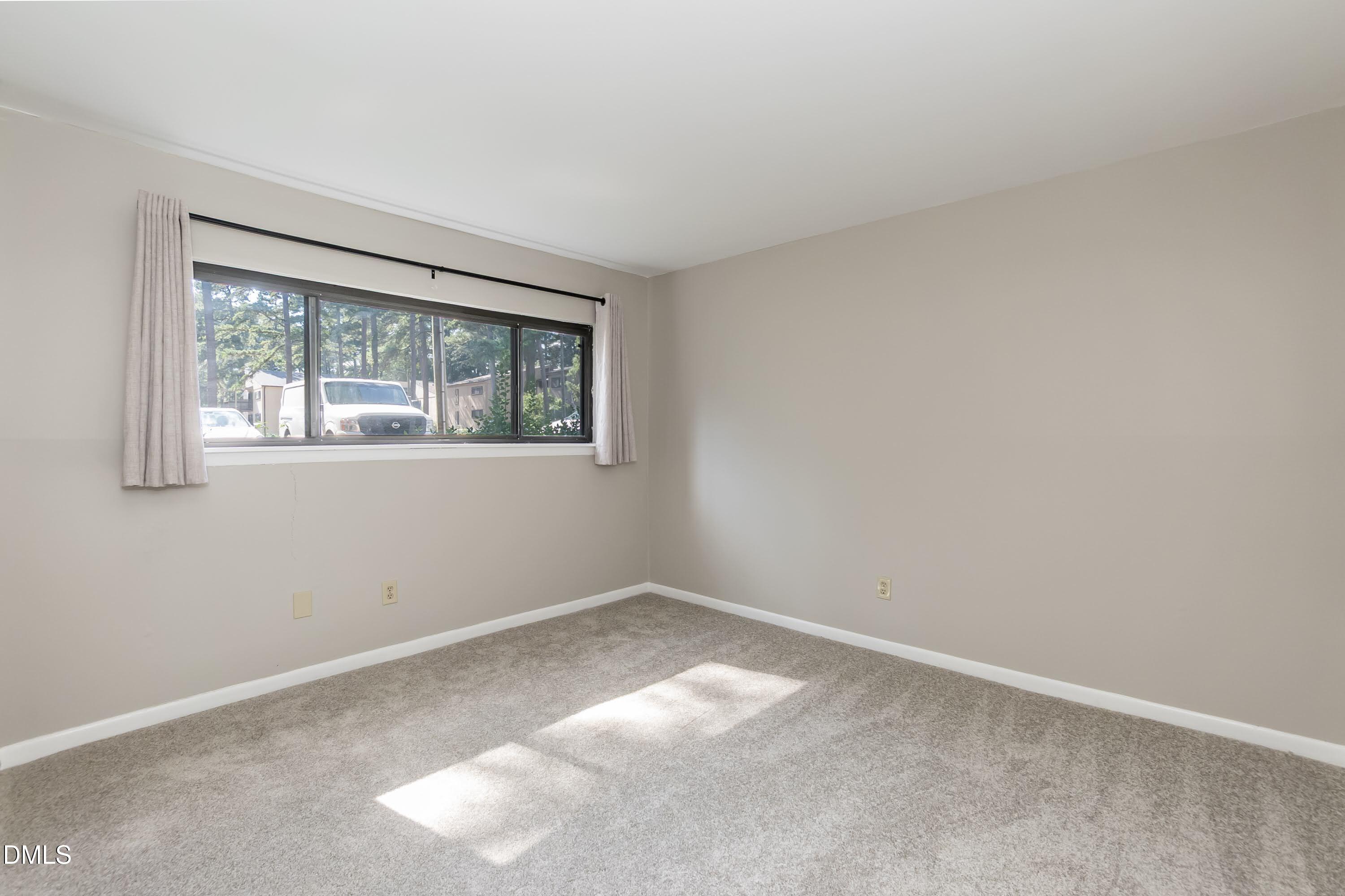 647 Pine Ridge Place Property Photo 10