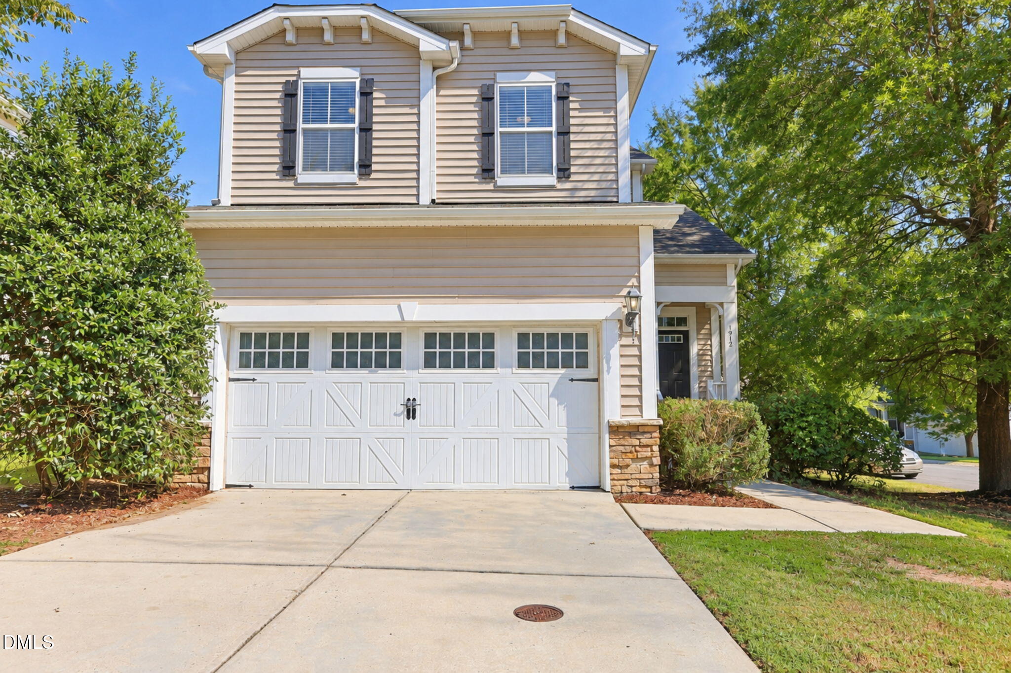 1912 Pear Tree Lane Property Photo 1