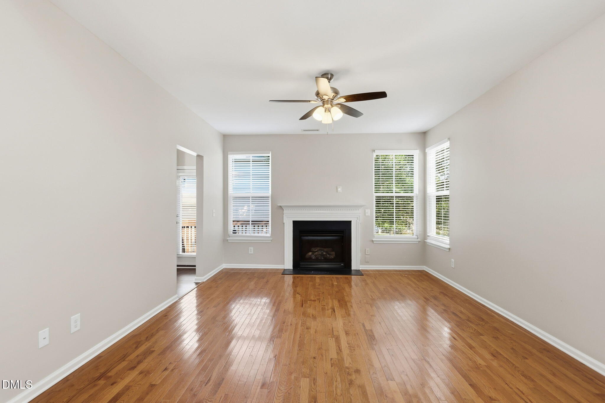 1912 Pear Tree Lane Property Photo 3
