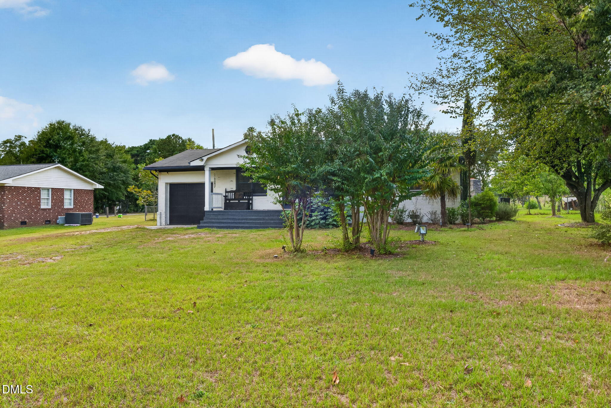 209 Chic Ennis Road Property Photo 3